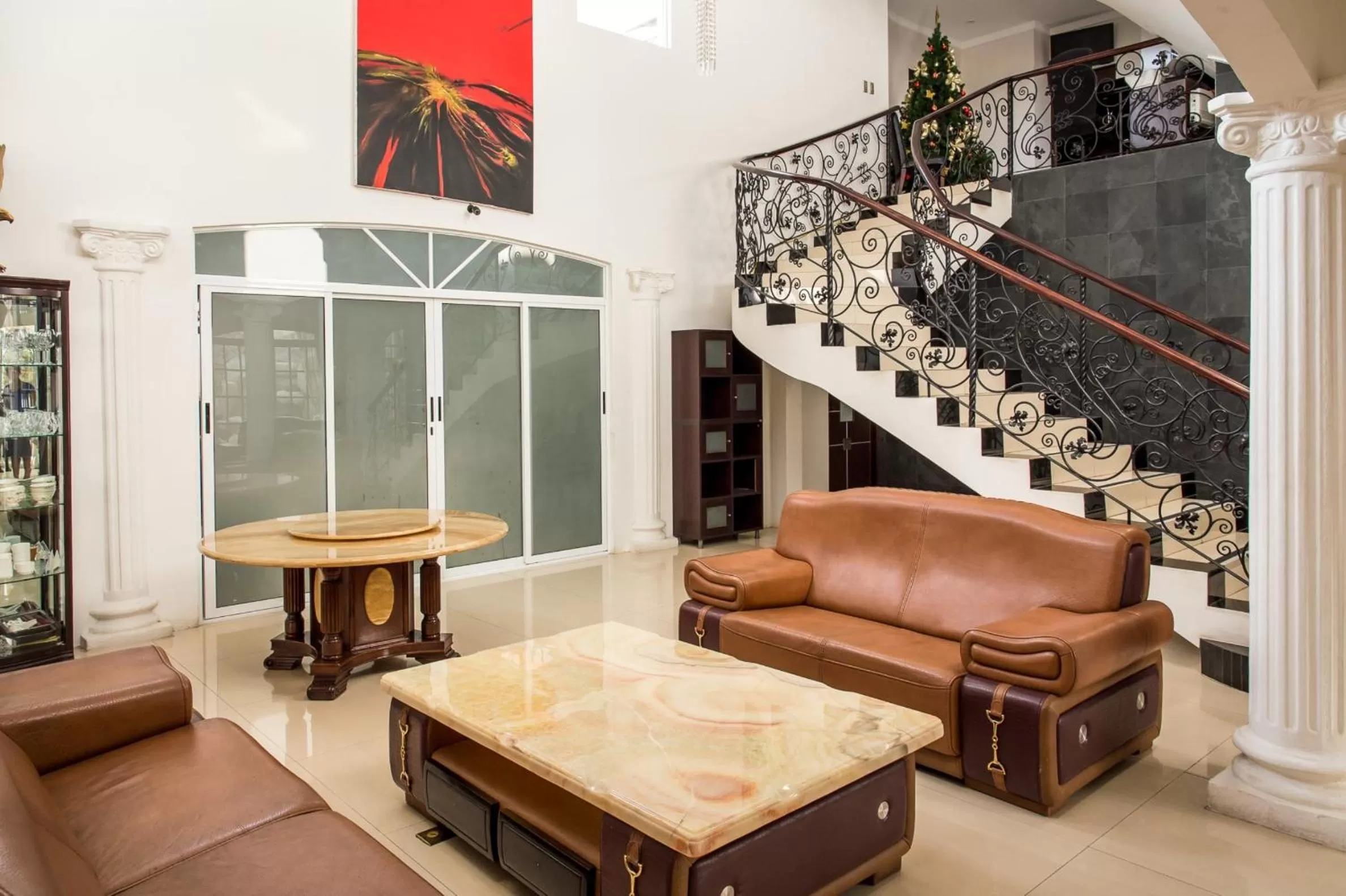 Communal lounge/ TV room in Alameda Cariari Boutique Hotel