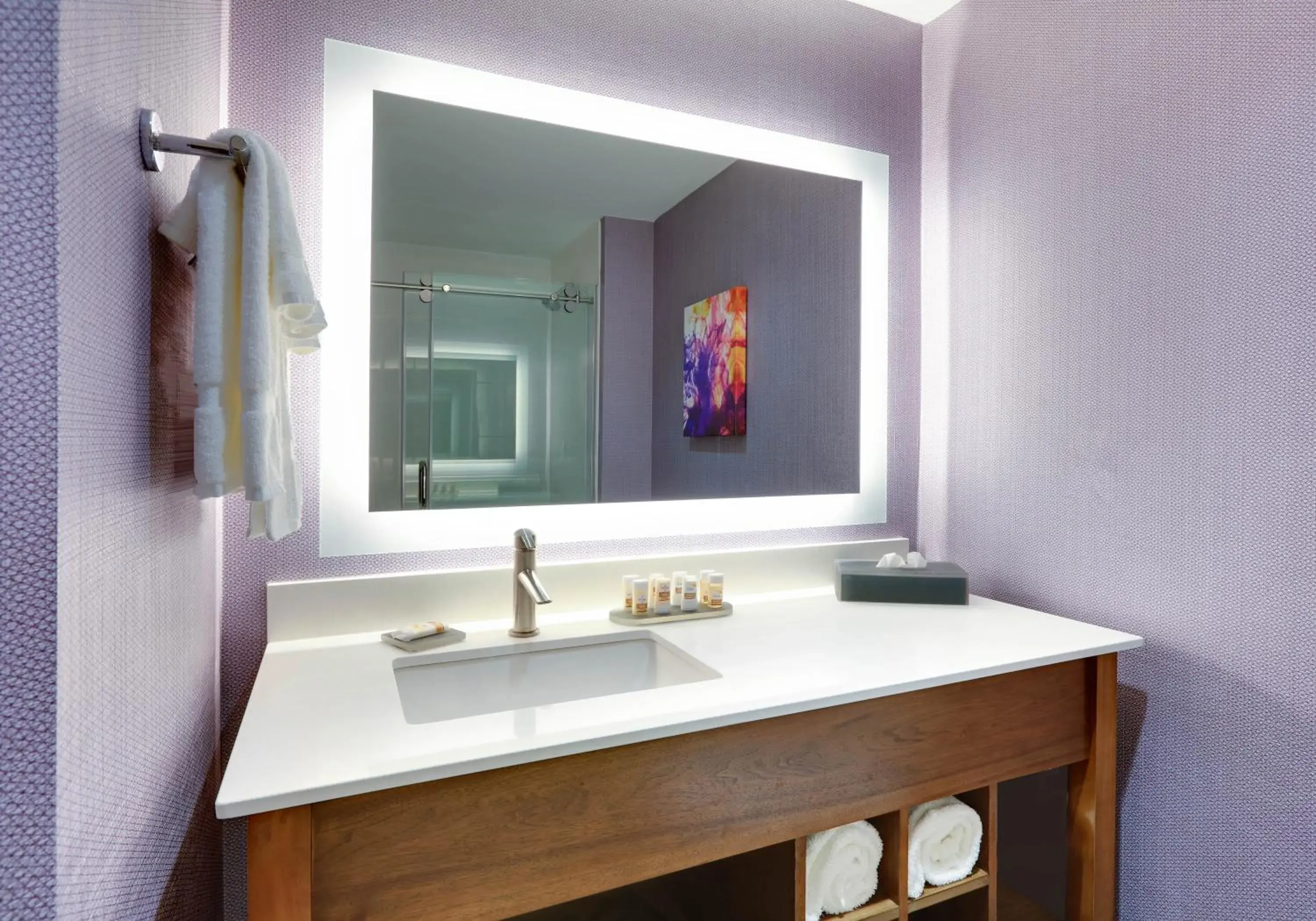 Bathroom in La Quinta Inn & Suites by Wyndham Lakeway