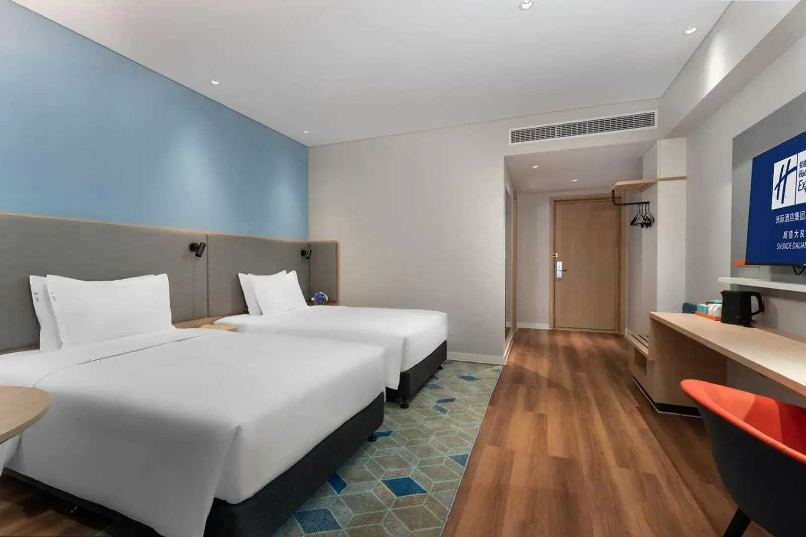 Photo of the whole room, Bed in Holiday Inn Express Shunde Daliang by IHG Photo of the whole room, Bed in Holiday Inn Express Shunde Daliang by IHG