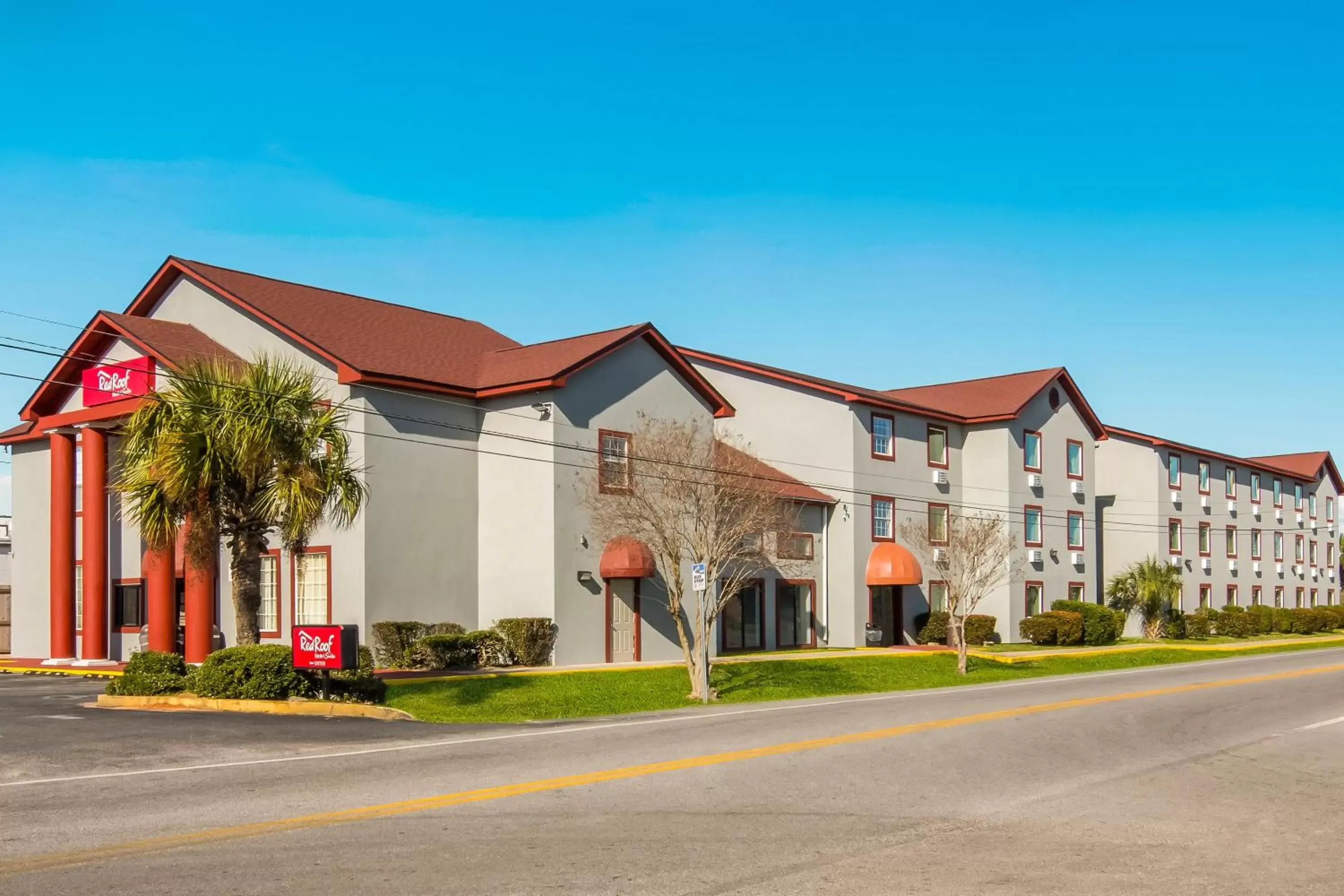 Property Building in Red Roof Inn & Suites Pensacola-NAS Corry