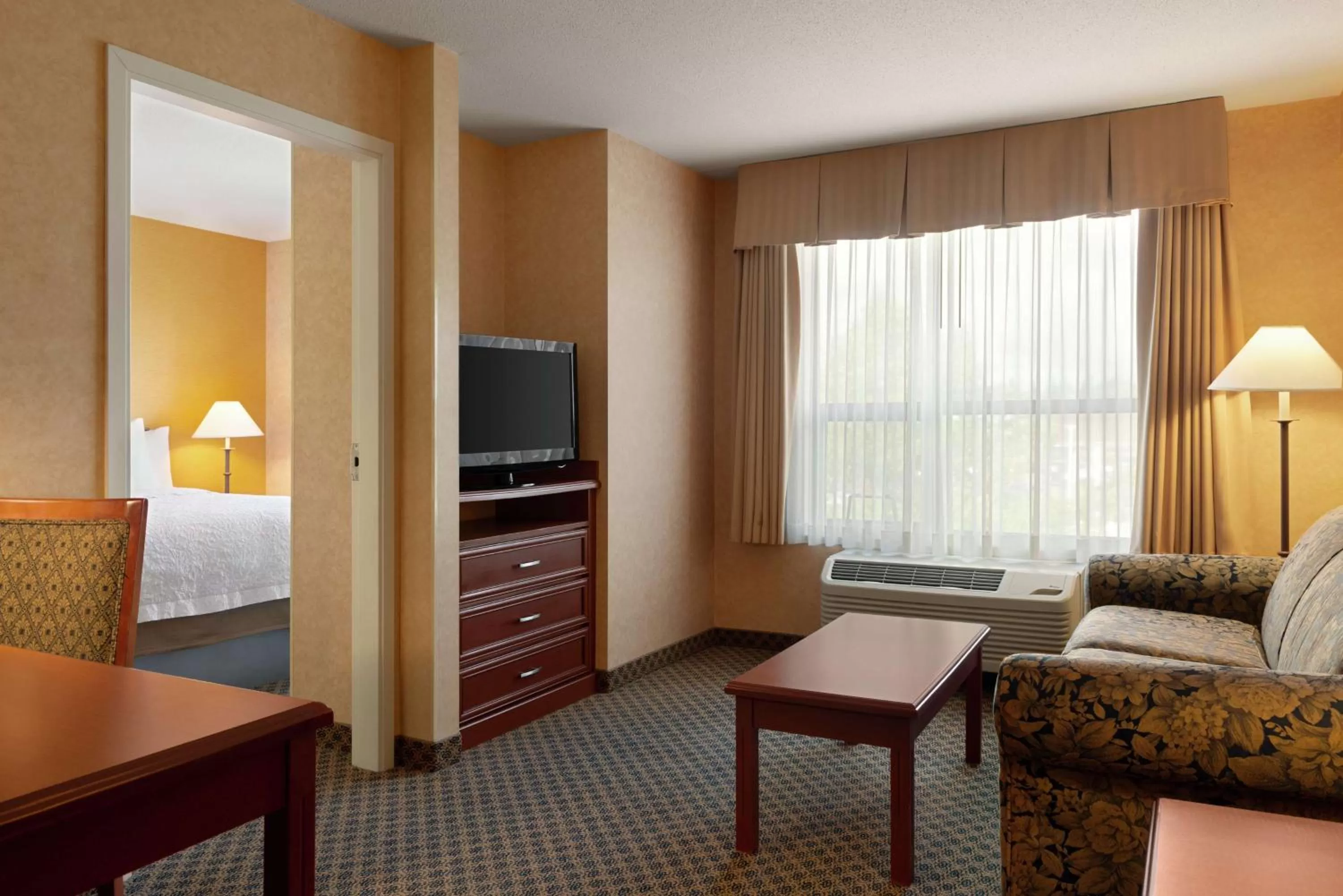 Bedroom, Bed in Hampton Inn & Suites by Hilton Langley-Surrey