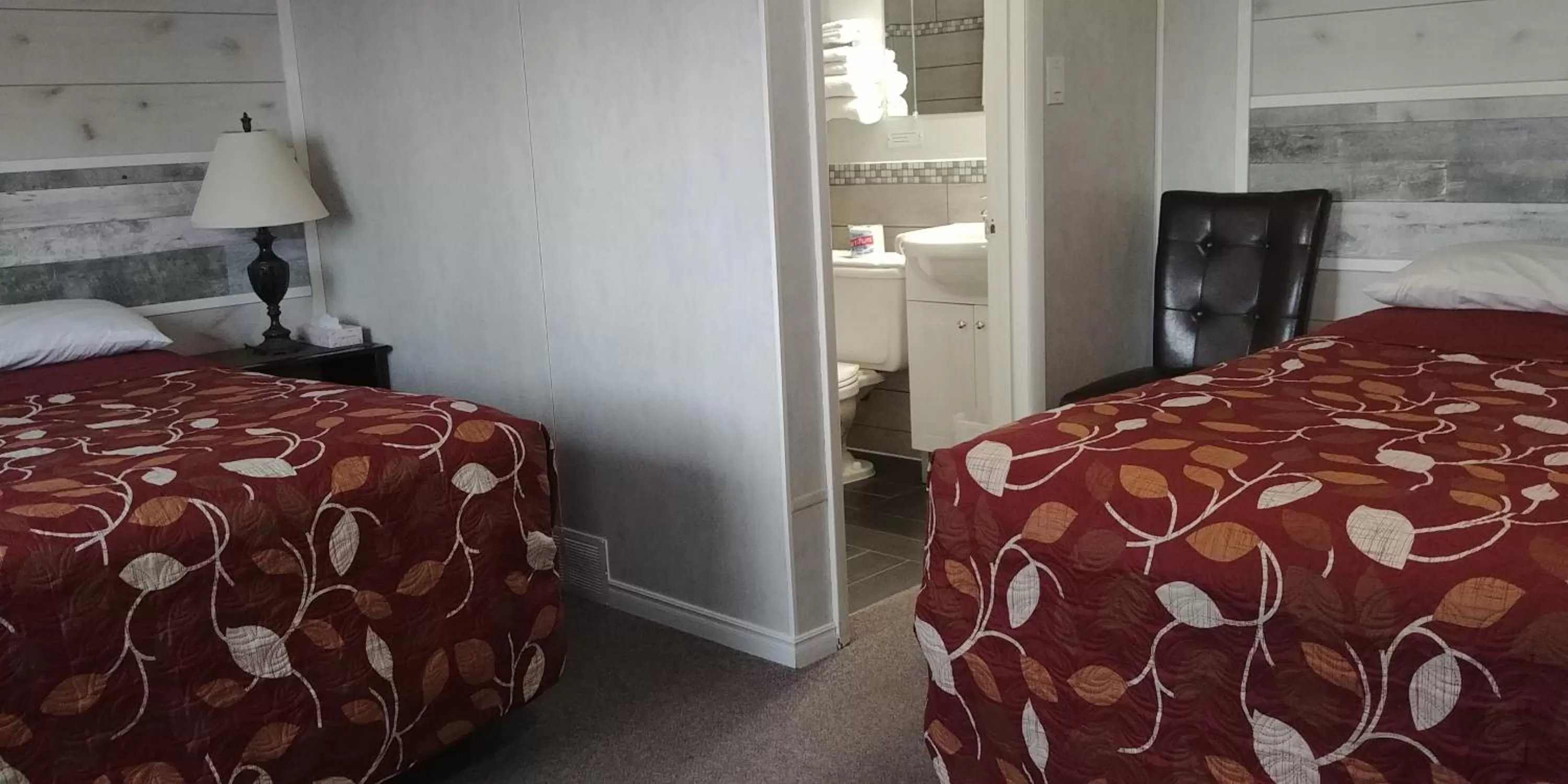 Bedroom, Bed in Sunset motel