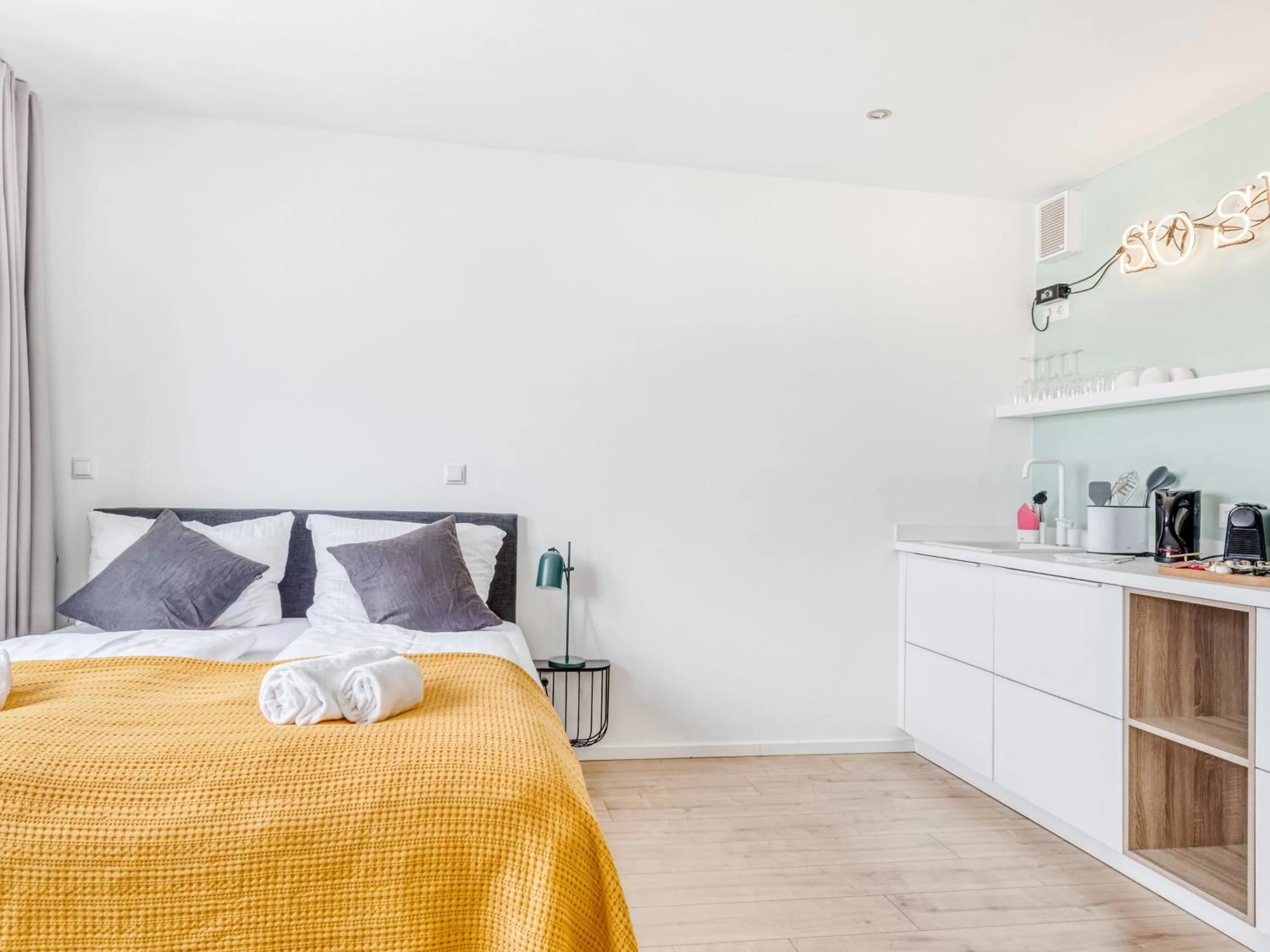 Bed in Limehome Darmstadt Wilhelminenstraße - Digital Access