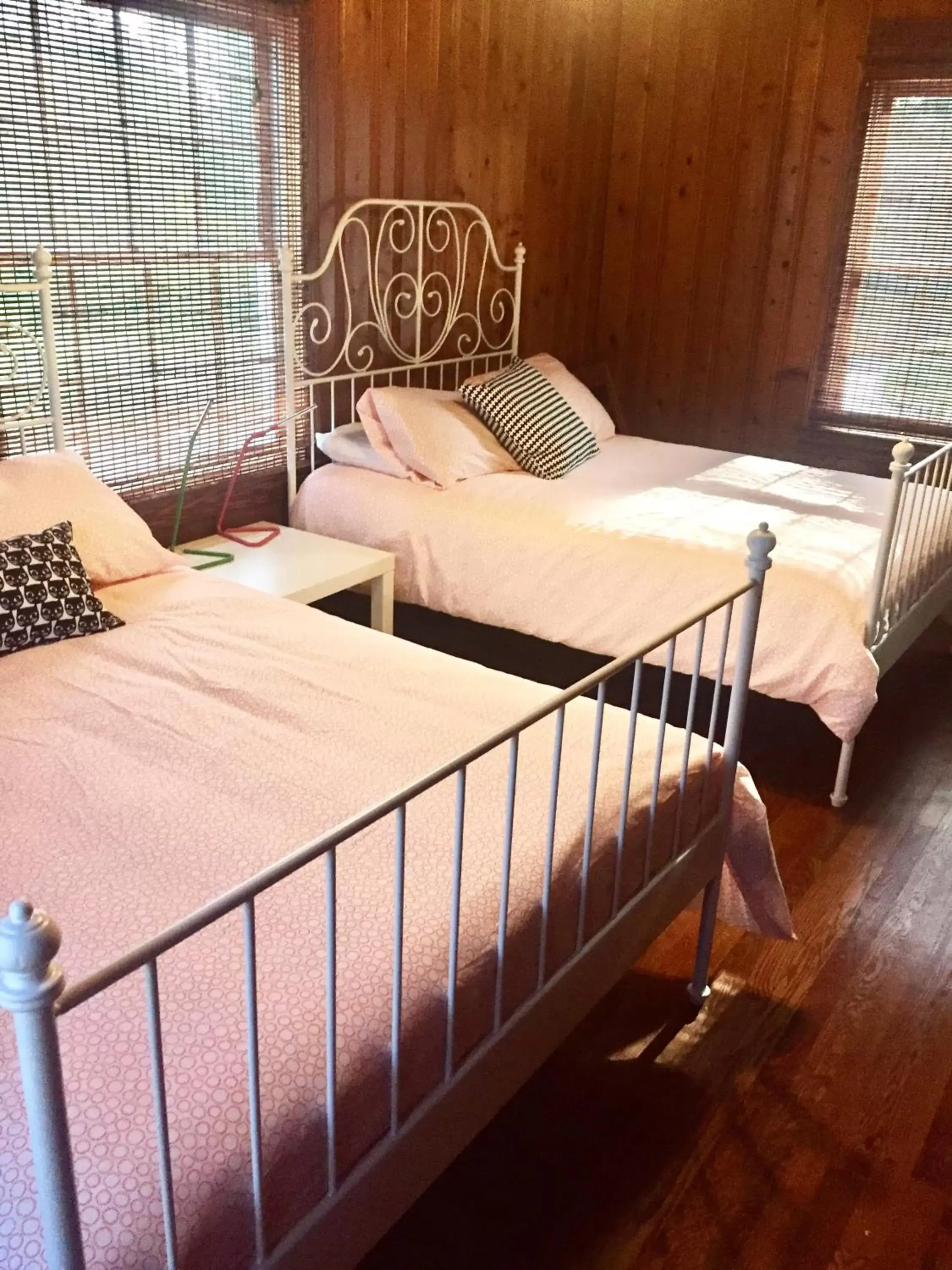 Double Room with Shared Bathroom in Swamp Rabbit Inn Travelers Rest Double Room with Shared Bathroom in Swamp Rabbit Inn Travelers Rest