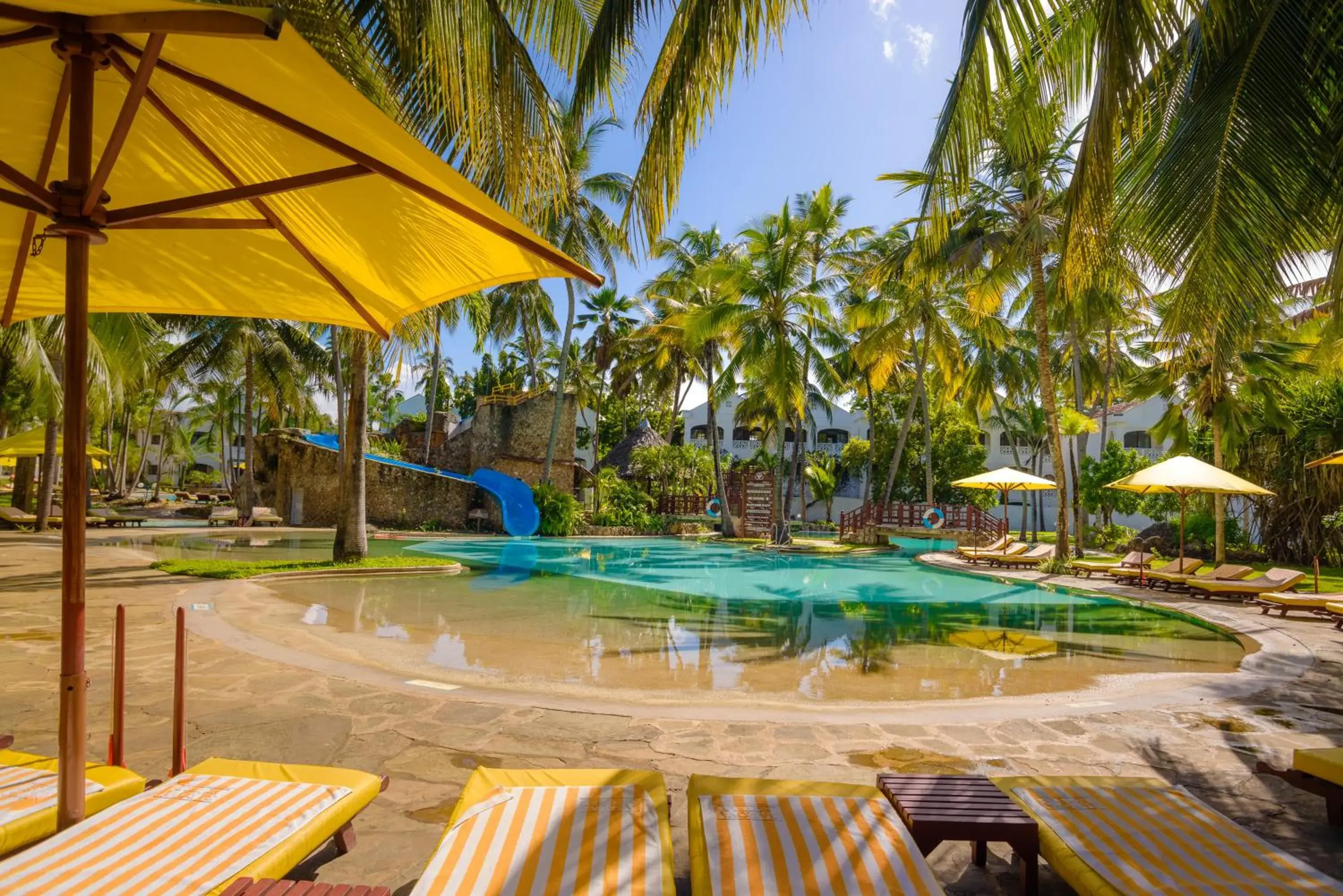 Swimming pool in Sarova Whitesands Beach Resort & Spa Swimming pool in Sarova Whitesands Beach Resort & Spa