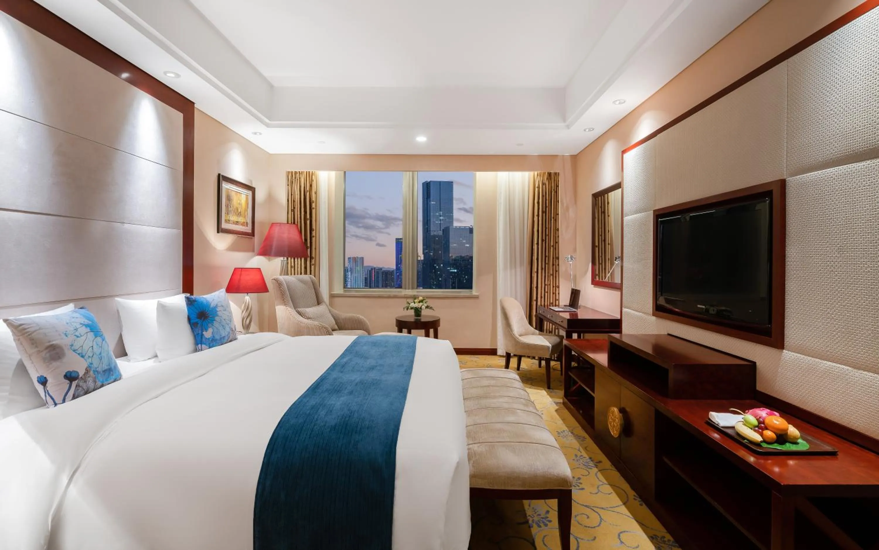 Photo of the whole room, Bed in Howard Johnson Tropical Garden Plaza Kunming