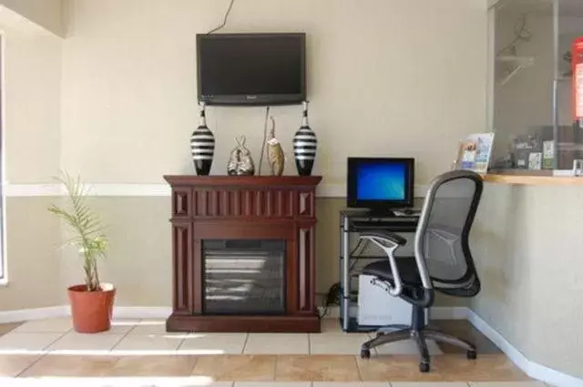 Lobby or reception, TV/Entertainment Center in Motel 6-Dixon, CA