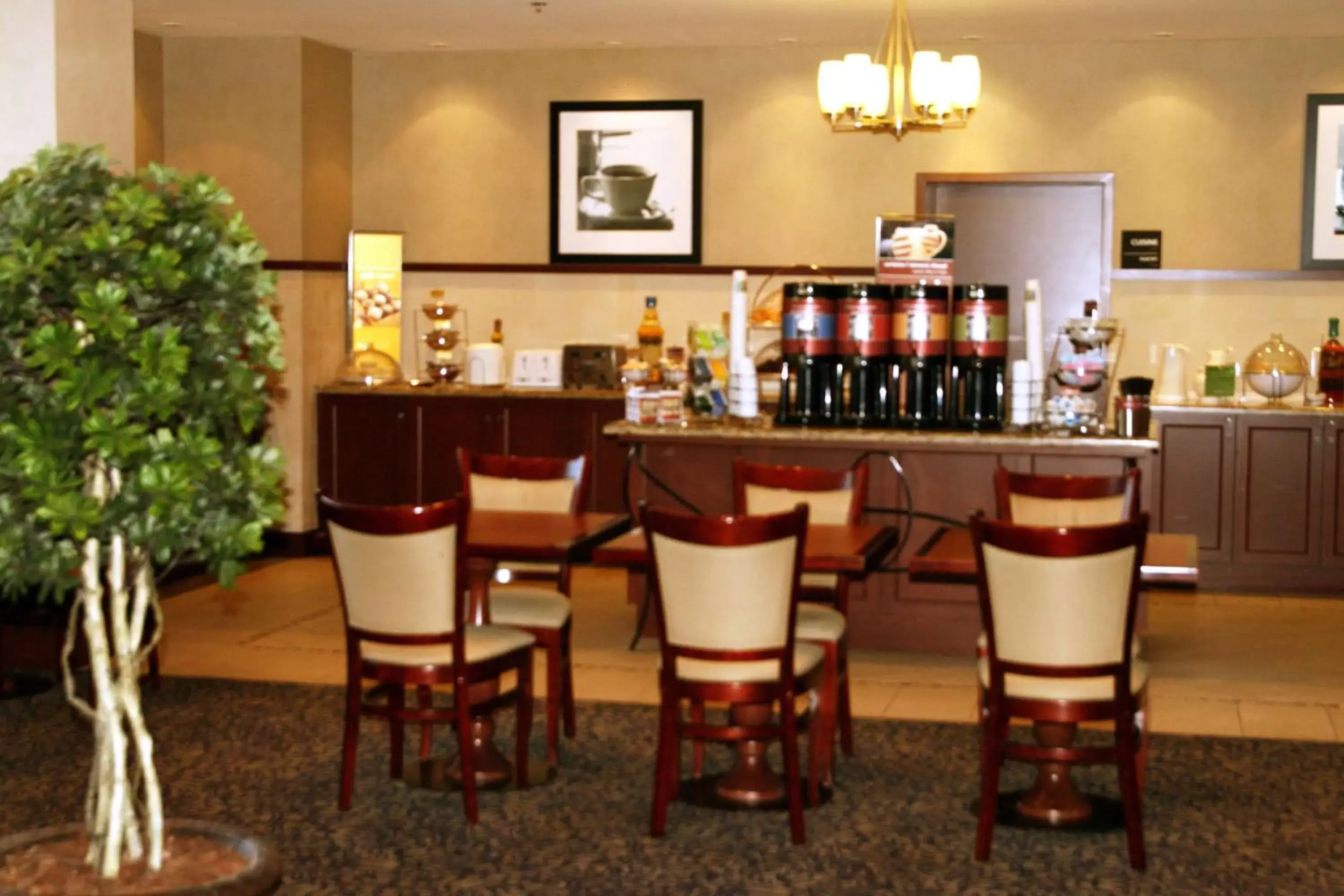 Dining area, Restaurant/Places to Eat in Hampton Inn & Suites Laval