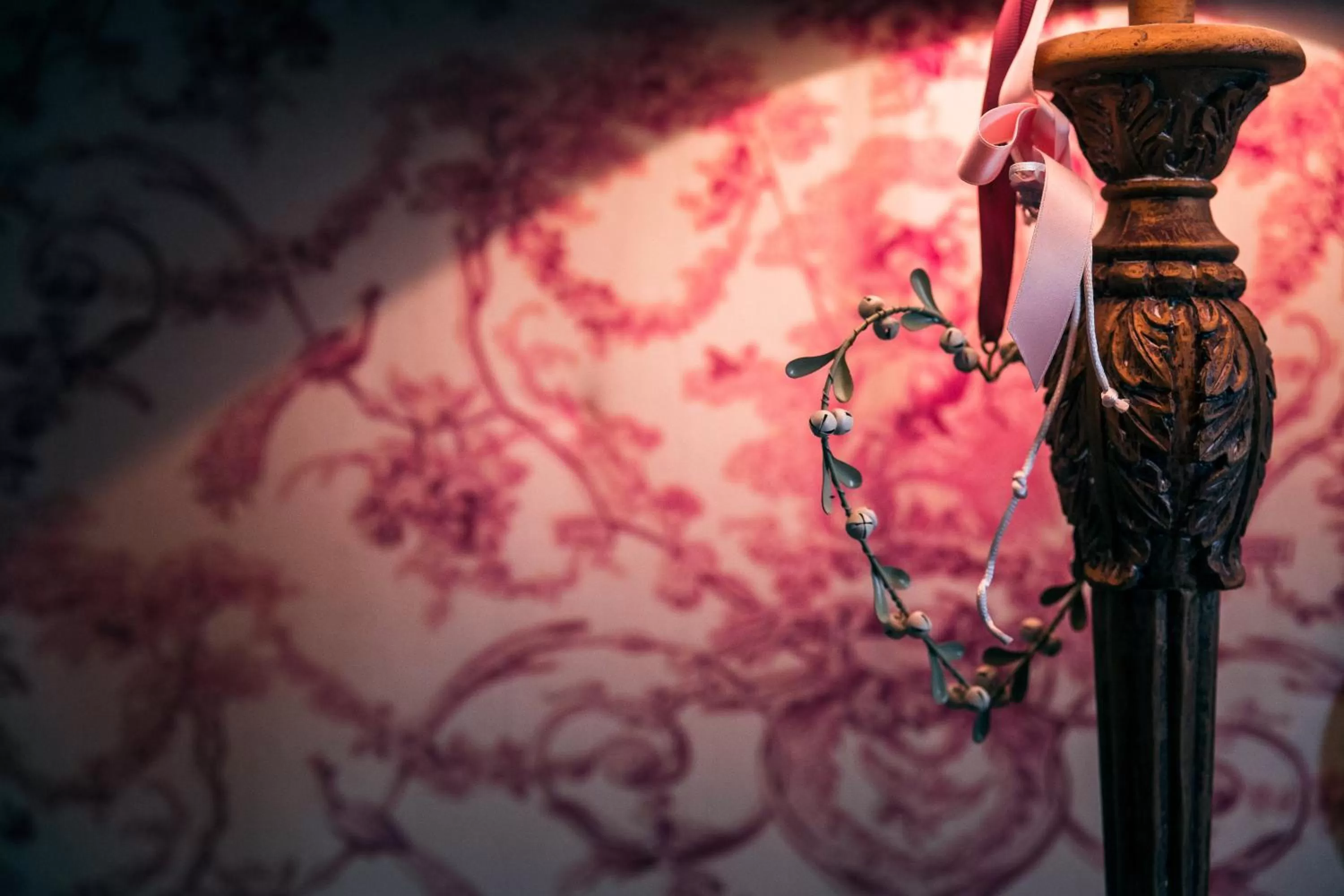 Decorative detail in Hôtel des Deux Clefs