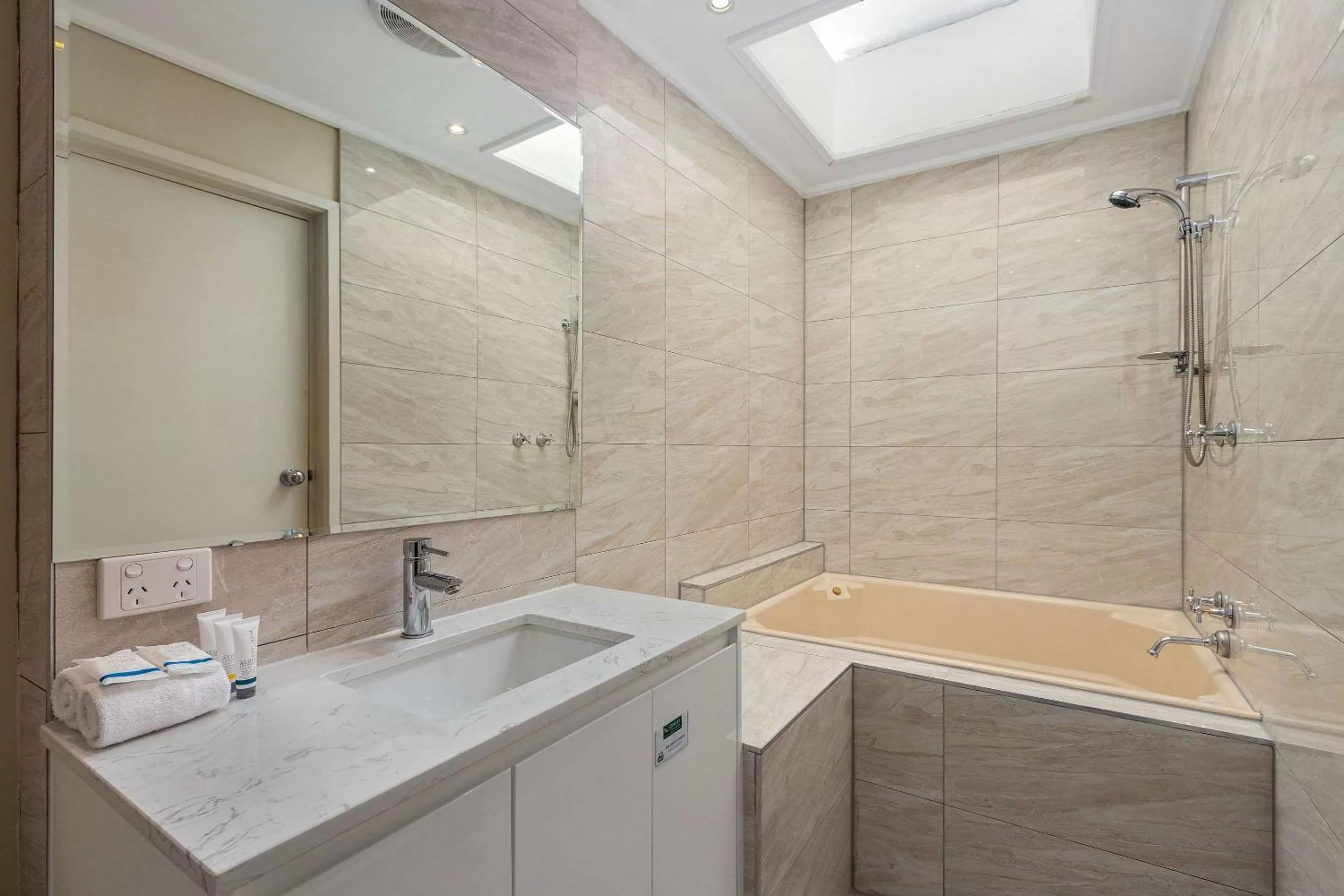 Bathroom in Knox International Hotel and Apartments