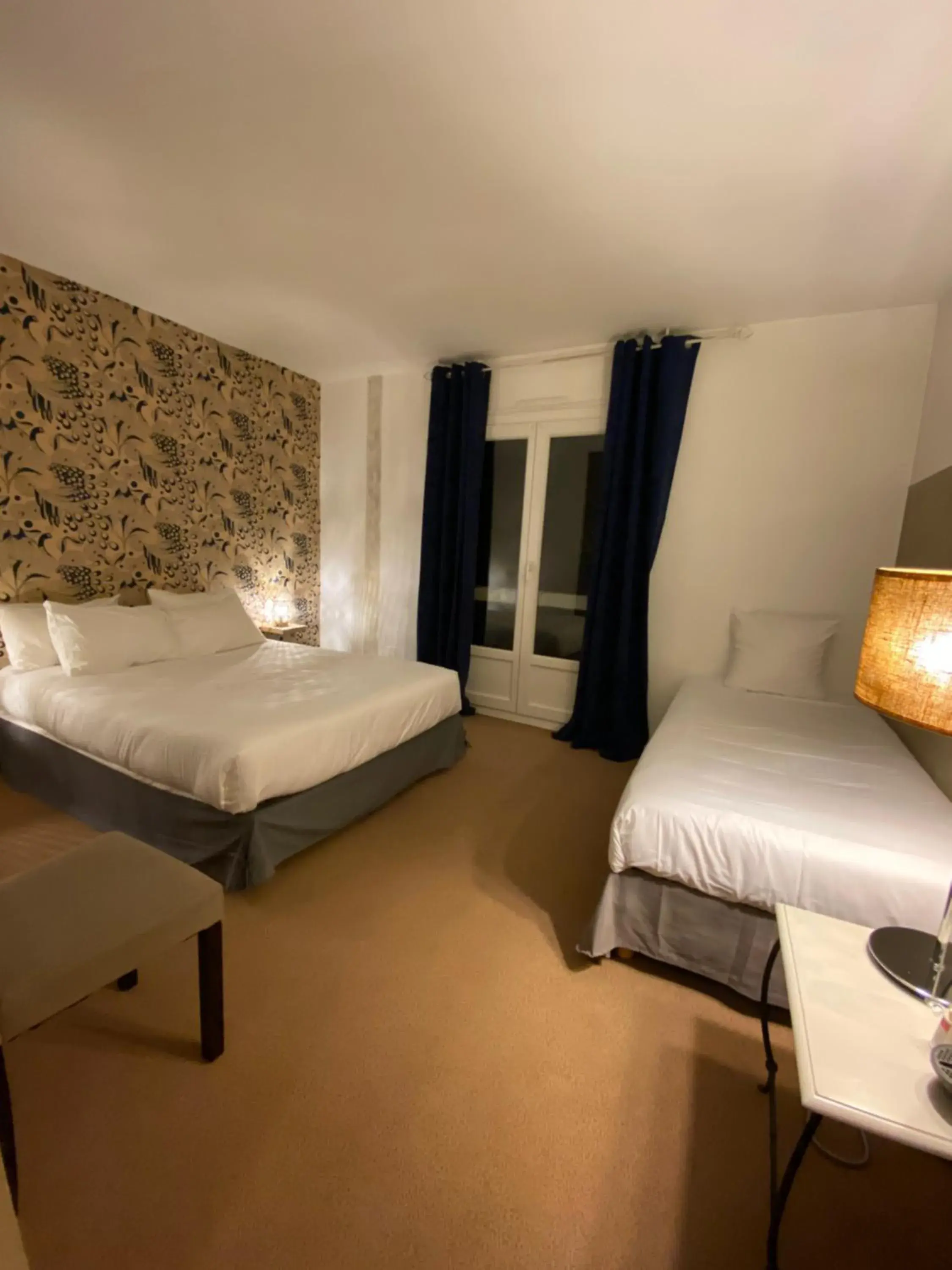 Bedroom, Bed in Logis Hotel Medieval, Montelimar Nord