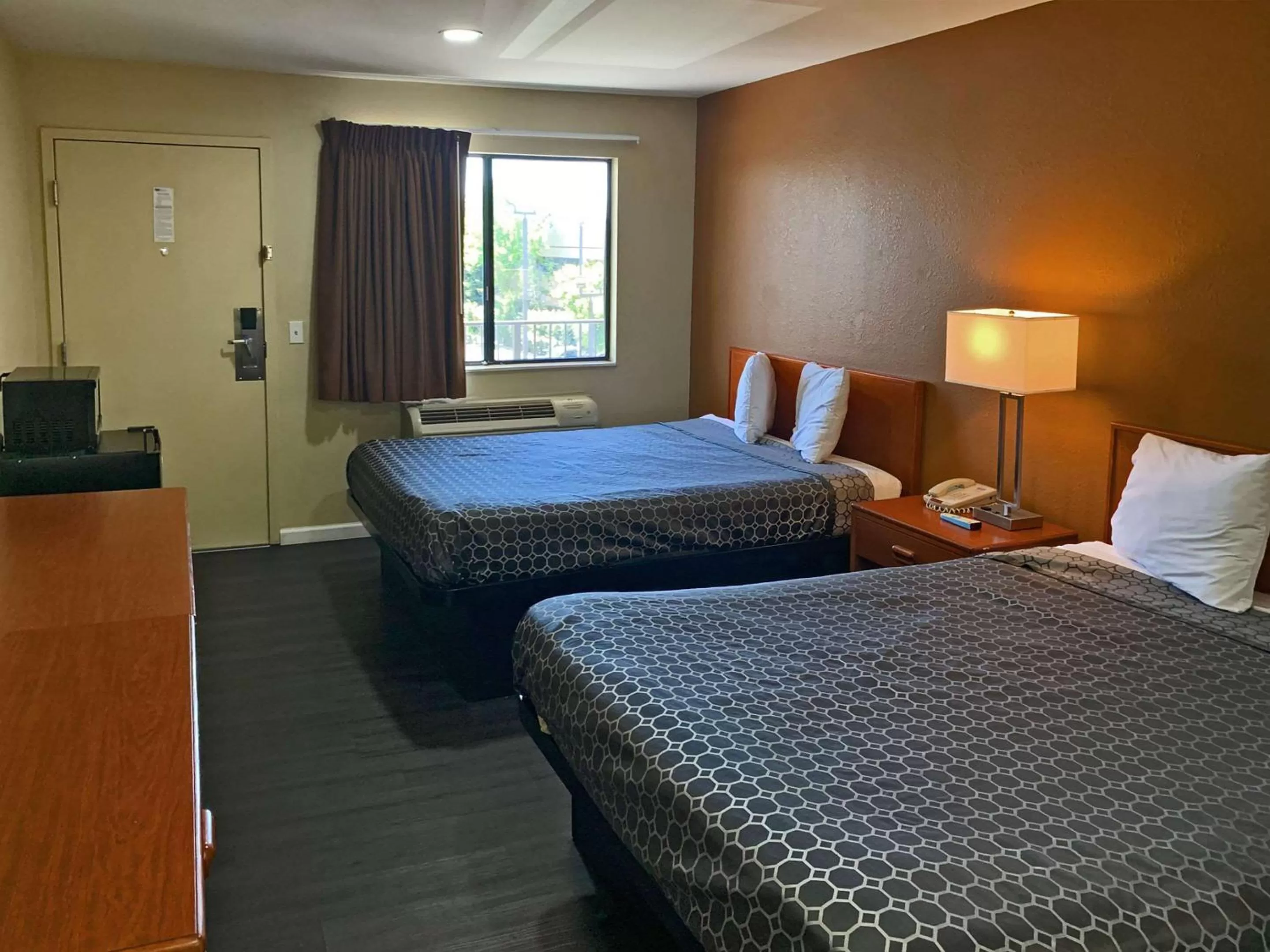 Bedroom in Rodeway Inn Sacramento-University Area