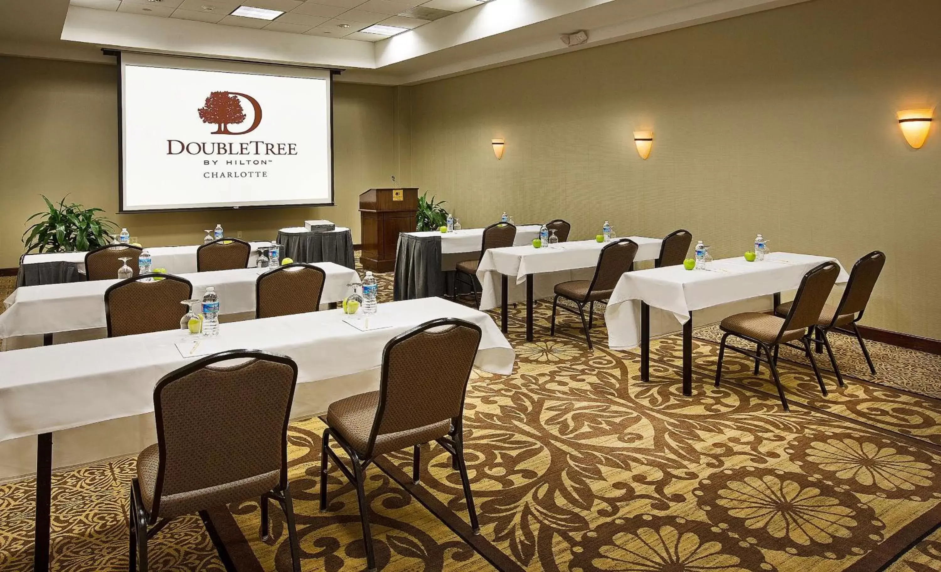 Meeting/conference room in DoubleTree by Hilton Charlotte Airport