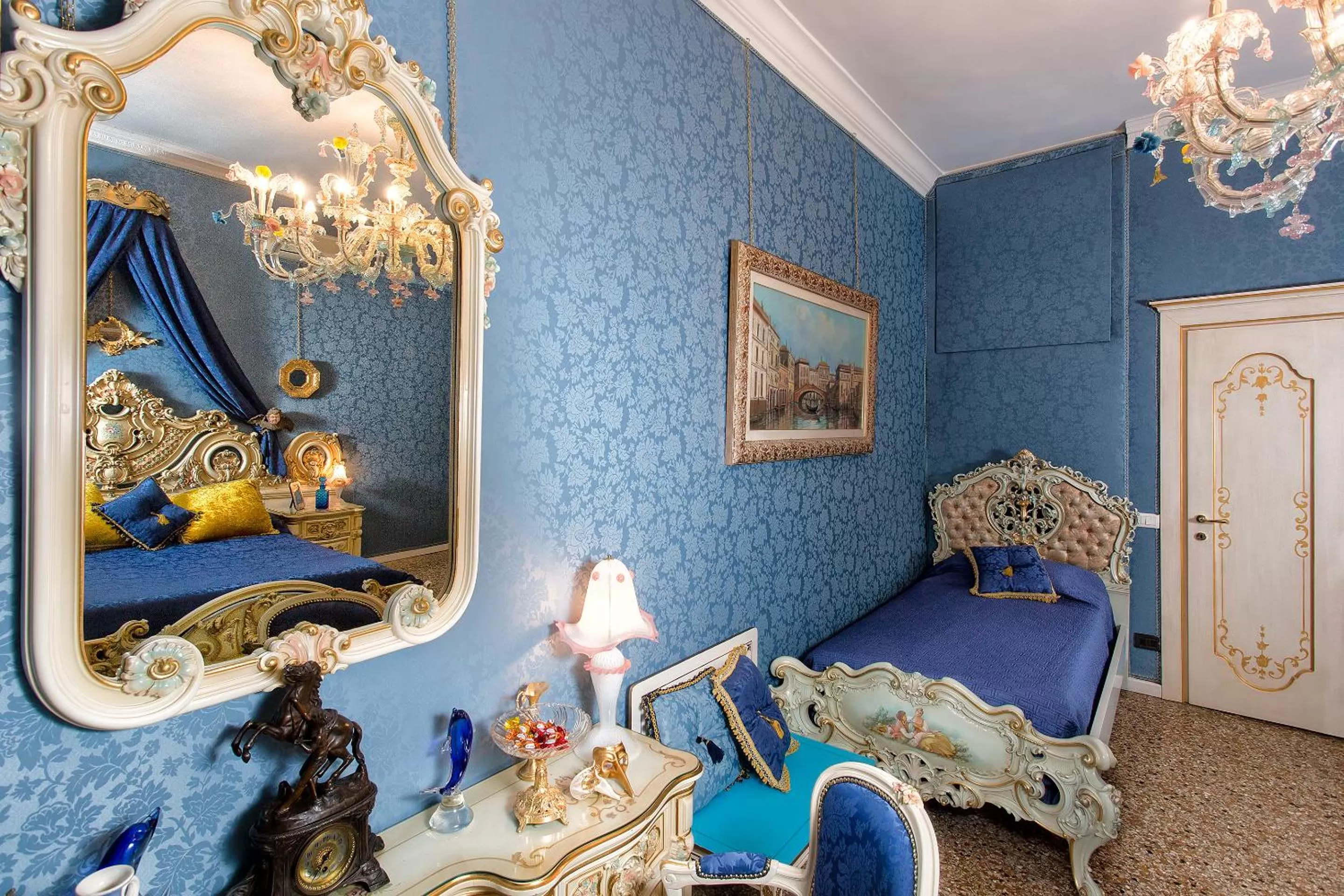 Decorative detail in Scalon del Doge