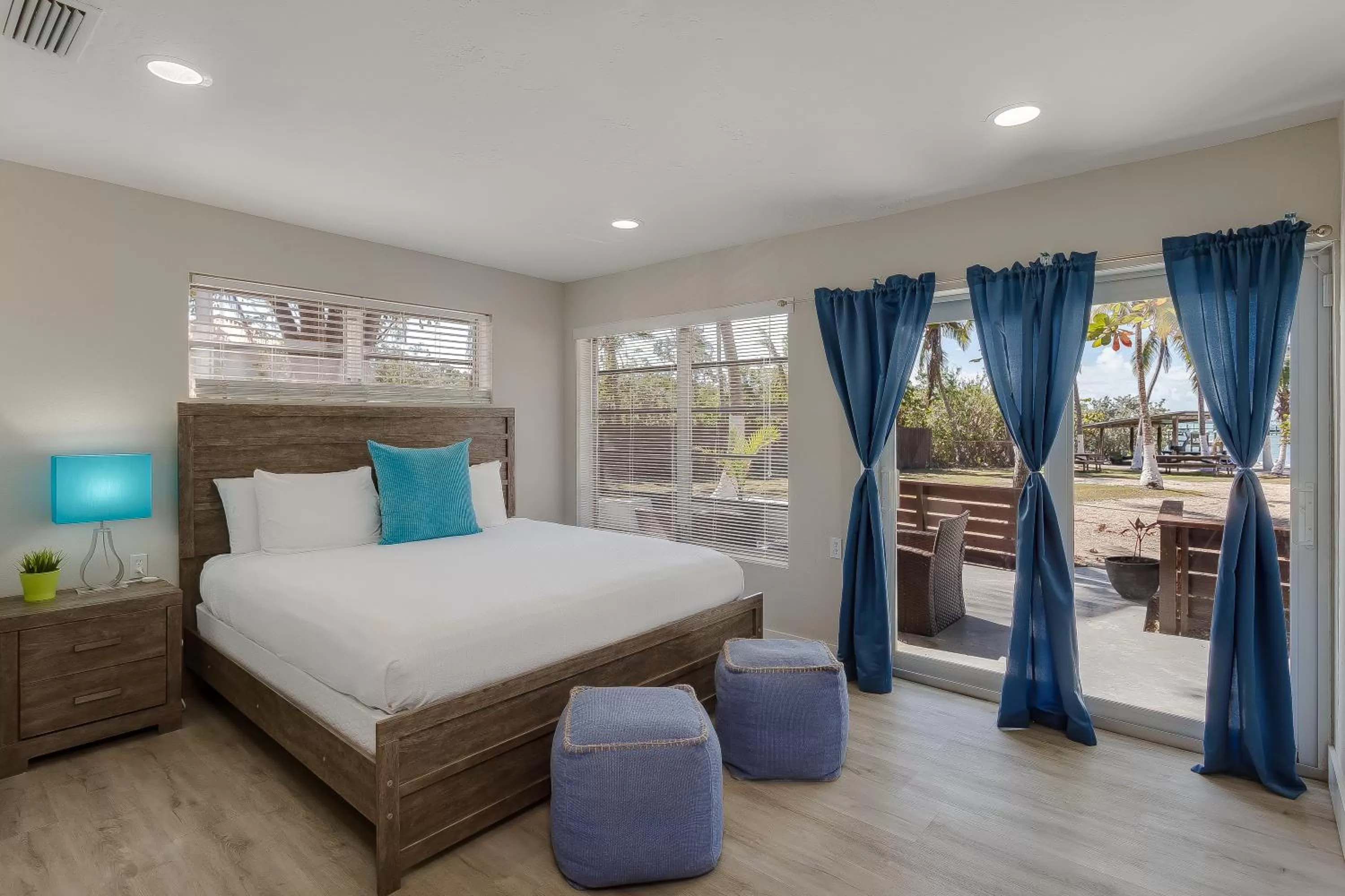 Balcony/Terrace, Bed in Drift Hotel