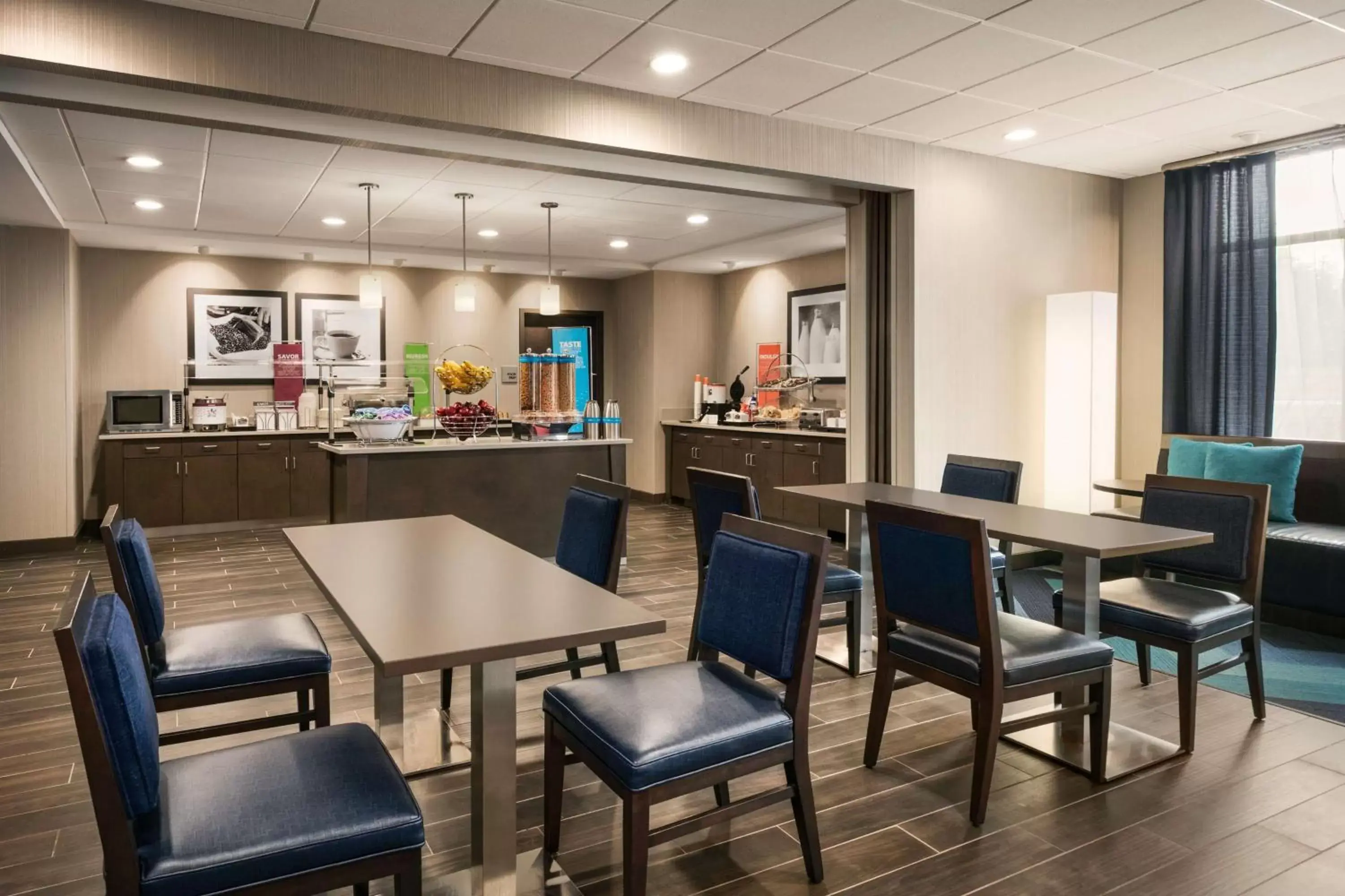 Breakfast, Restaurant/Places to Eat in Hampton Inn Kernersville