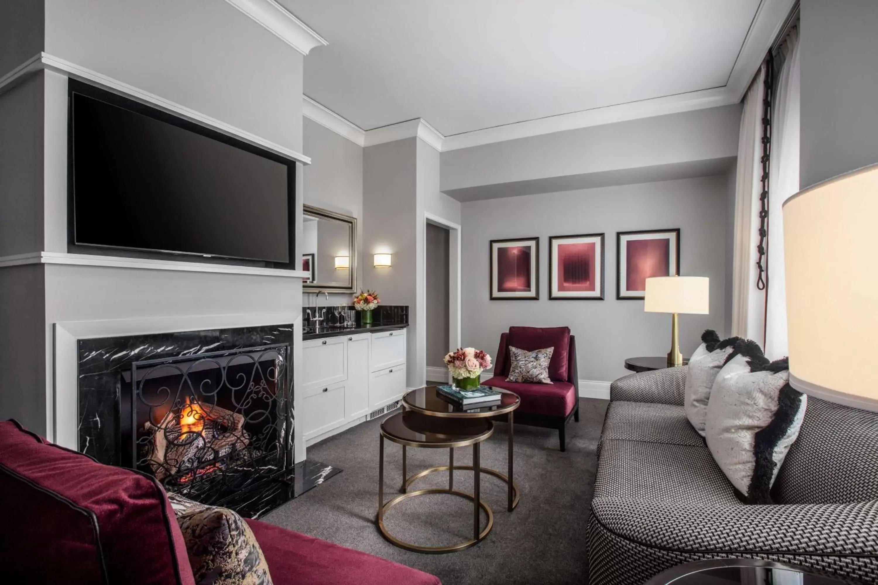 Living room, Seating Area in Waldorf Astoria Chicago