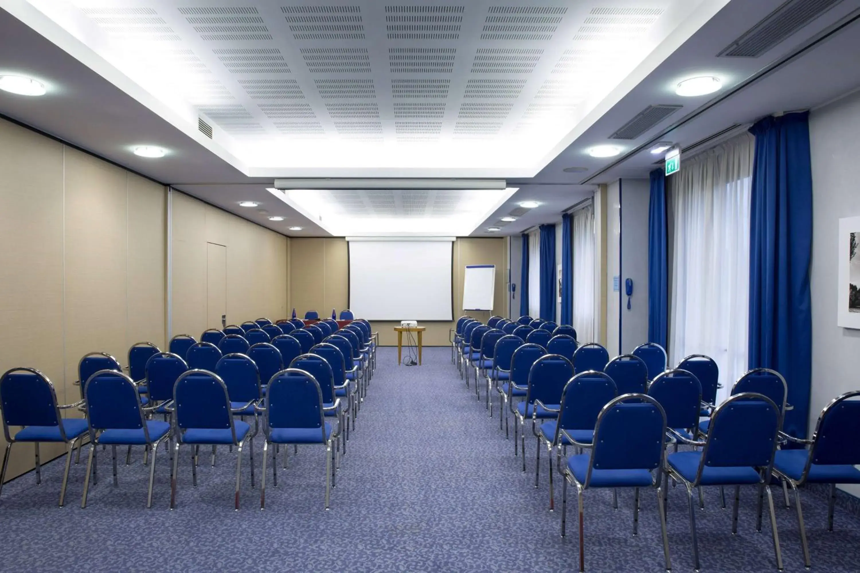 Meeting/conference room in Dolce by Wyndham Milan Malpensa