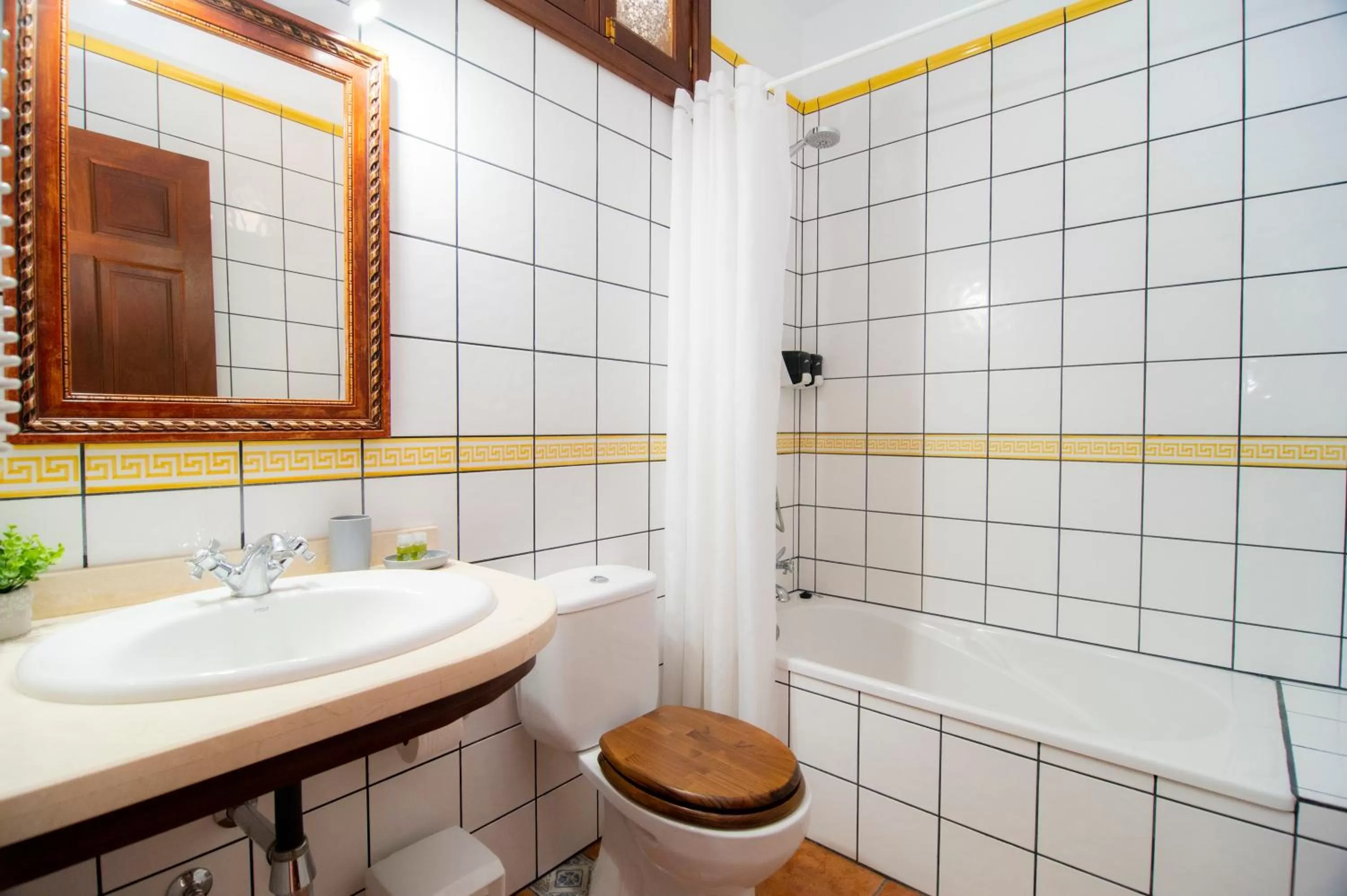 Bathroom in Hotel El Tejar & Spa