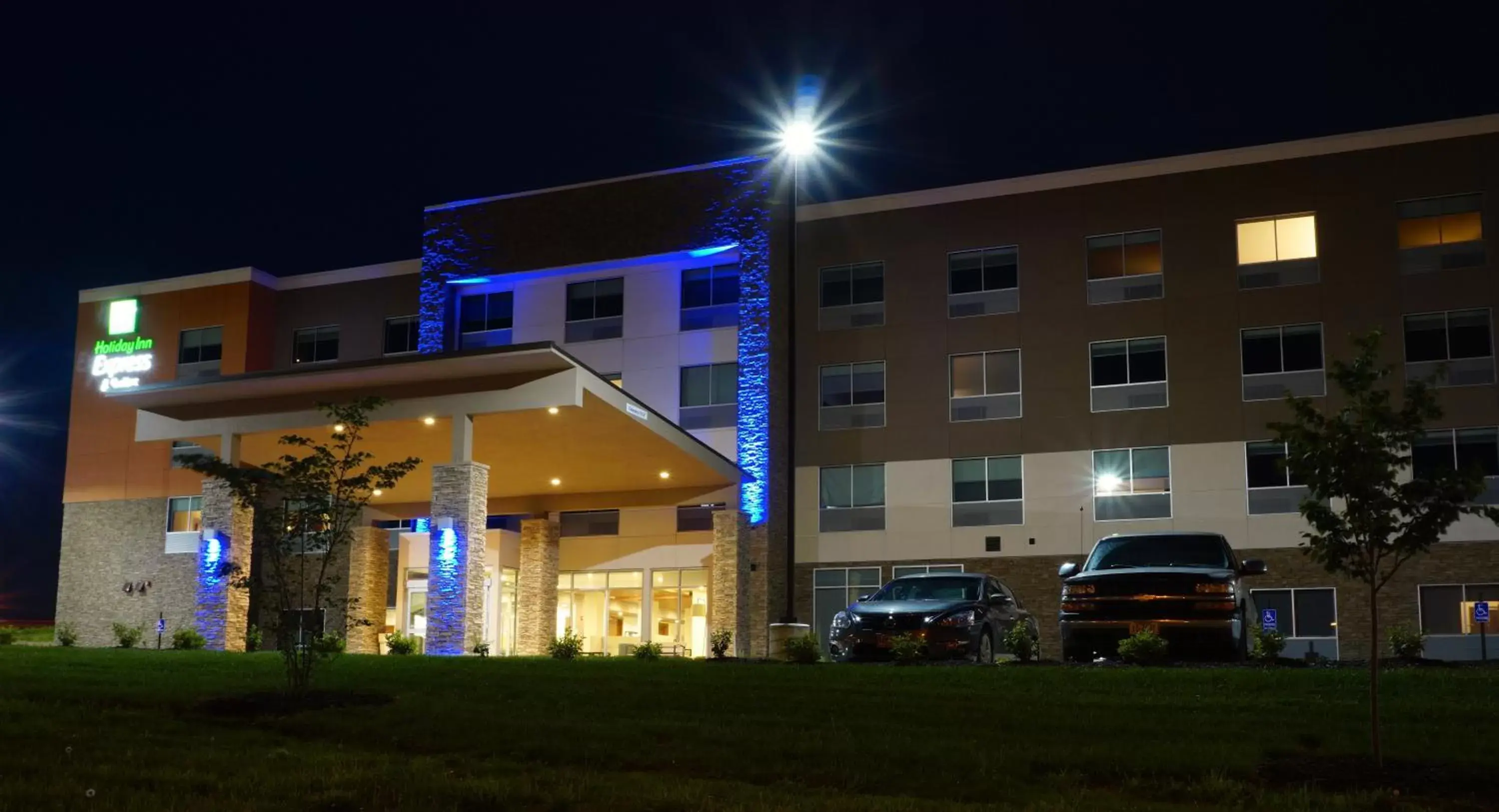 Property Building in Holiday Inn Express & Suites Omaha - Millard Area, an IHG Hotel