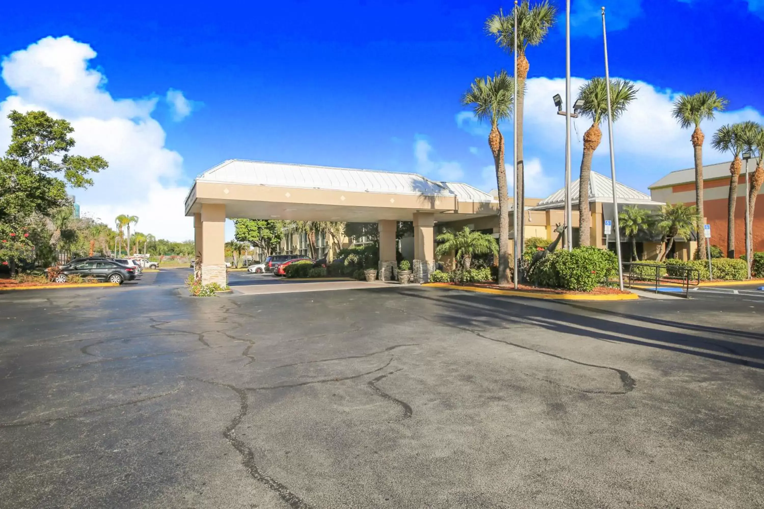 Property building in Floridian Express International Drive Property building in Floridian Express International Drive