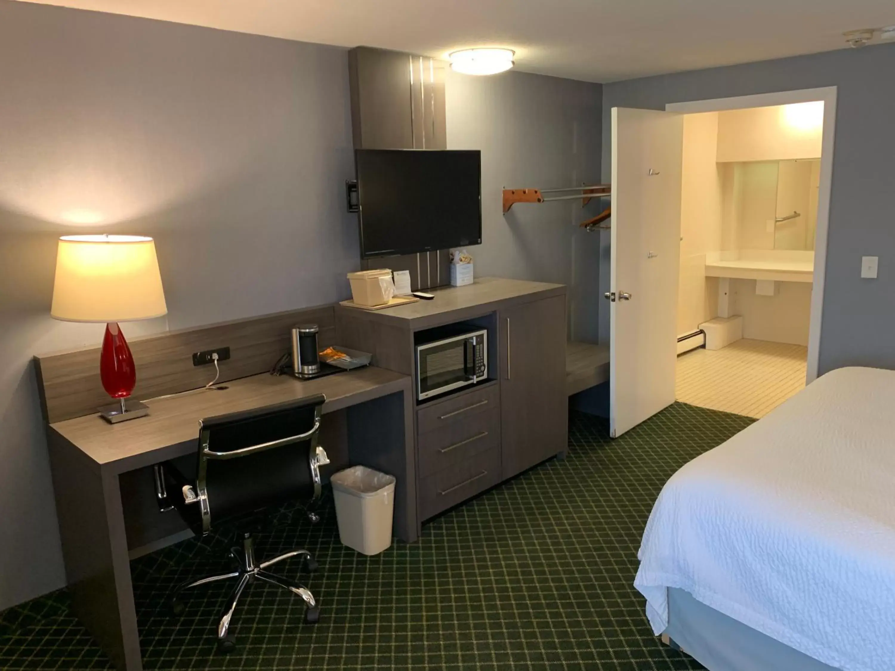 Bed in Super 8 by Wyndham Sturbridge Bed in Super 8 by Wyndham Sturbridge