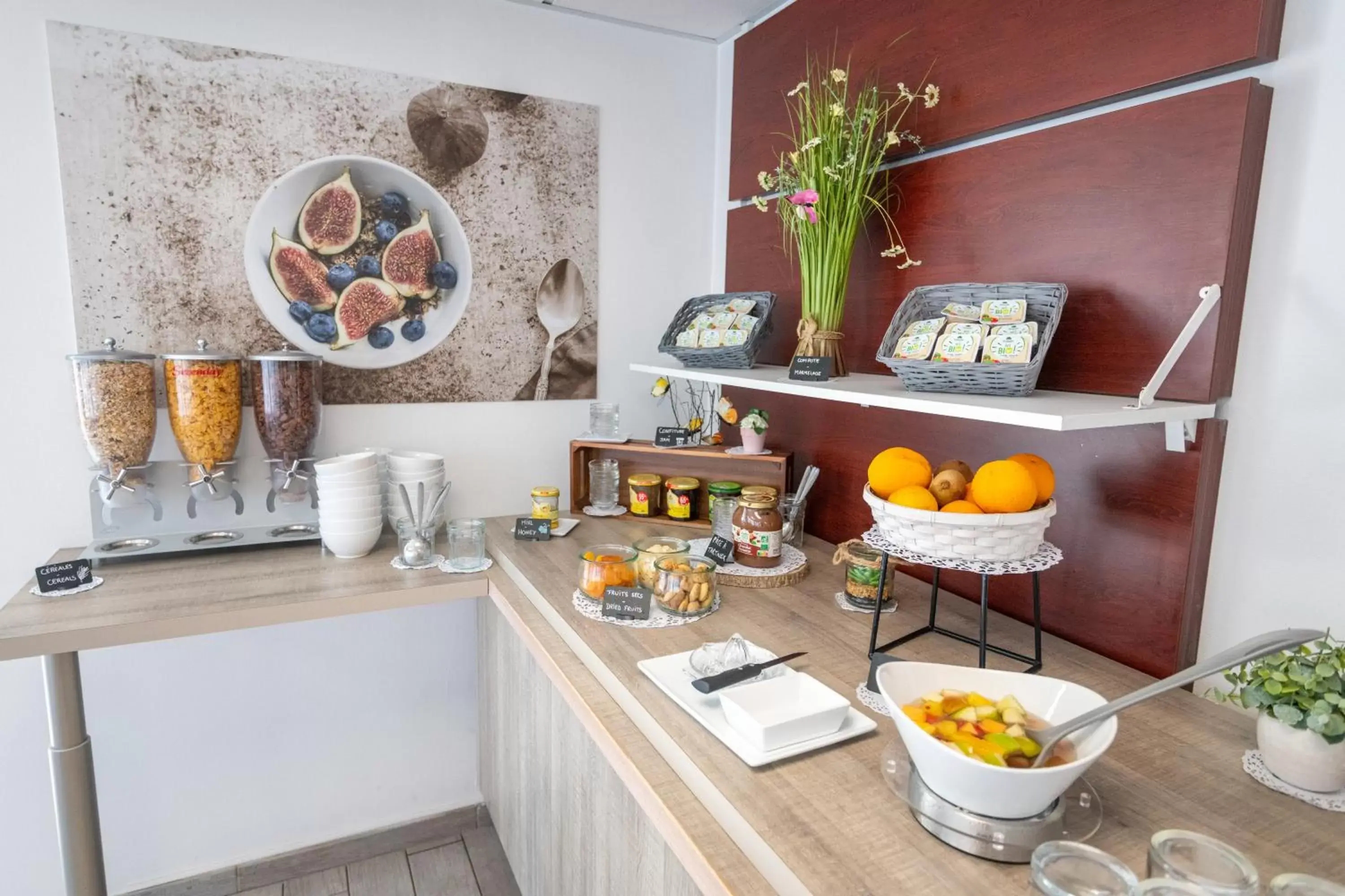 Food and drinks in Comfort Aparthotel Cannes Mandelieu Food and drinks in Comfort Aparthotel Cannes Mandelieu