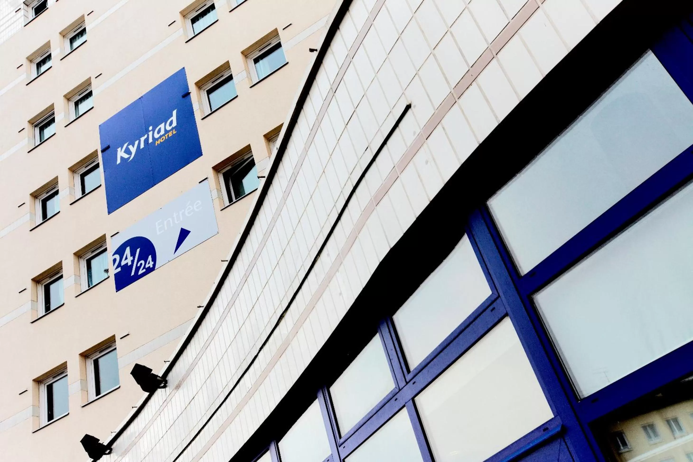 Facade/entrance in Kyriad Viry-Chatillon