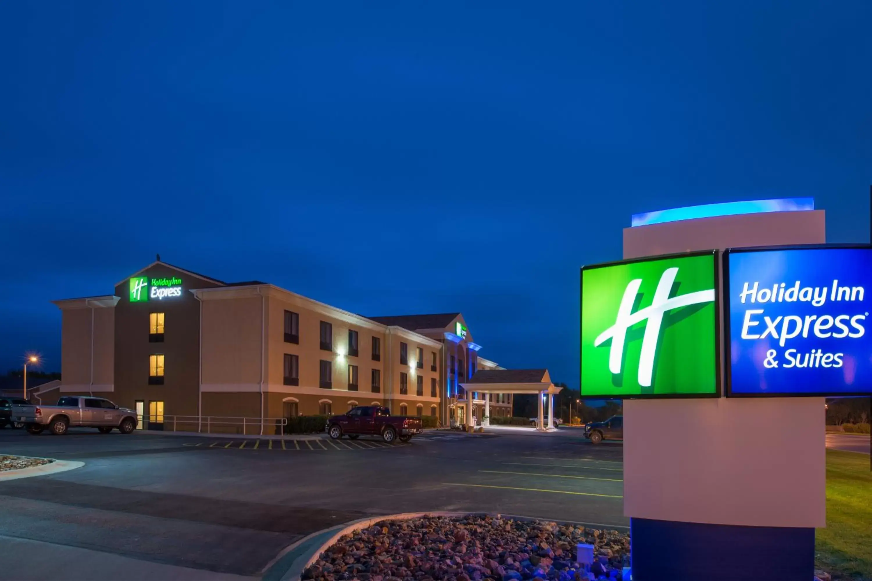 Property Building in Holiday Inn Express & Suites Douglas, an IHG Hotel