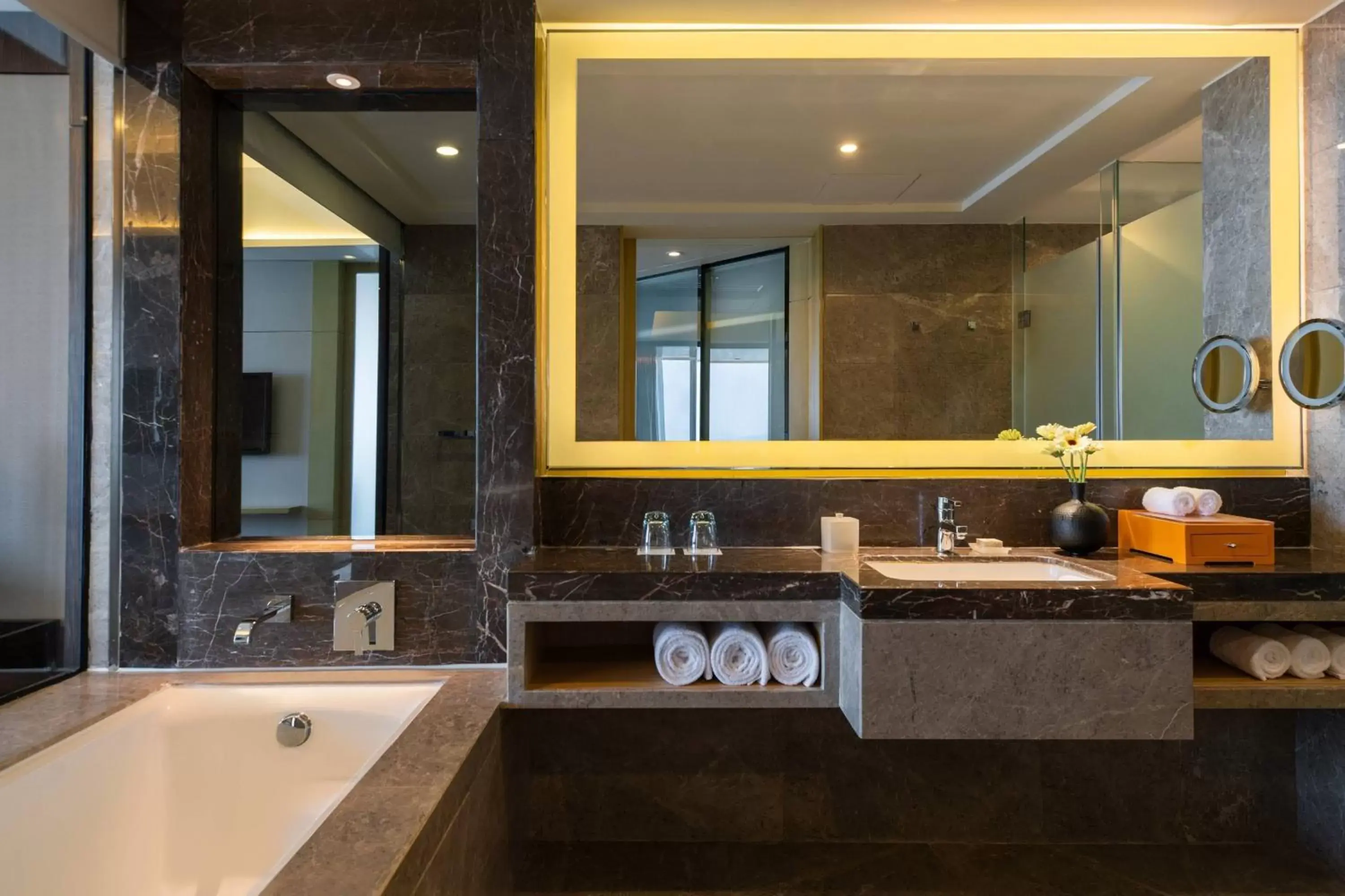 Bathroom in Renaissance Huizhou Hotel