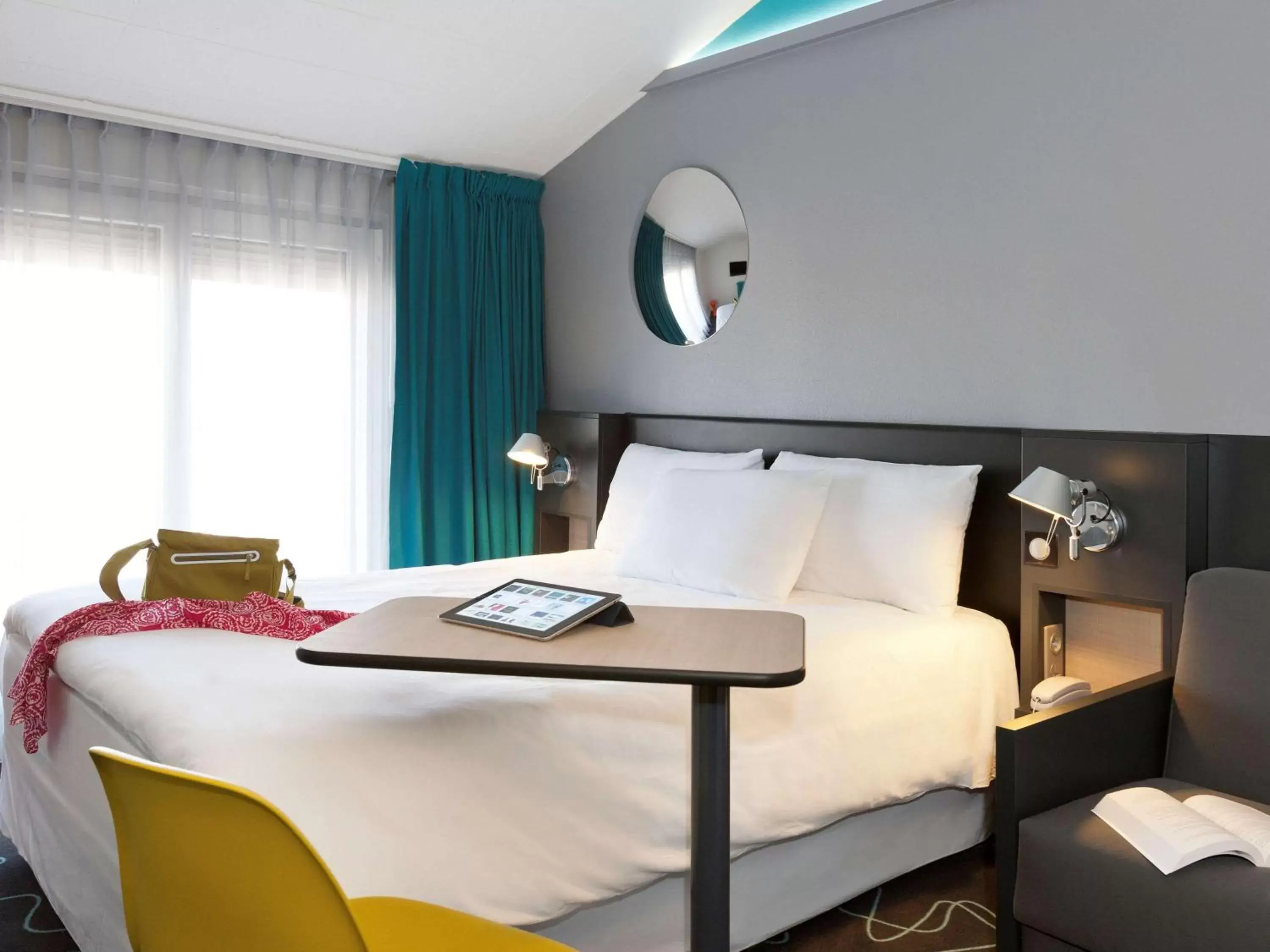 Photo of the whole room, Bed in ibis Styles Roanne Centre Gare