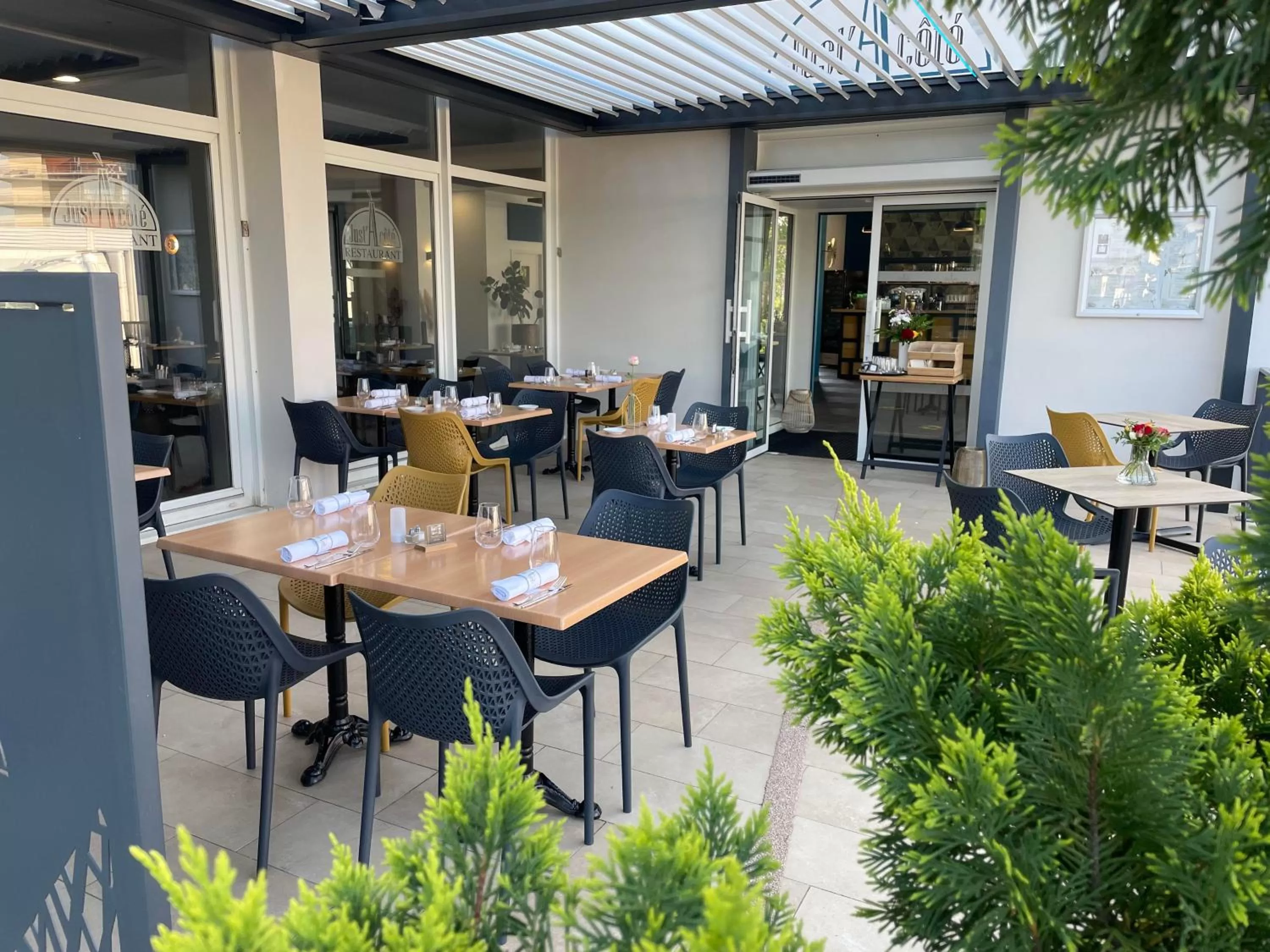 Restaurant/places to eat in B&B HOTEL Chaumont