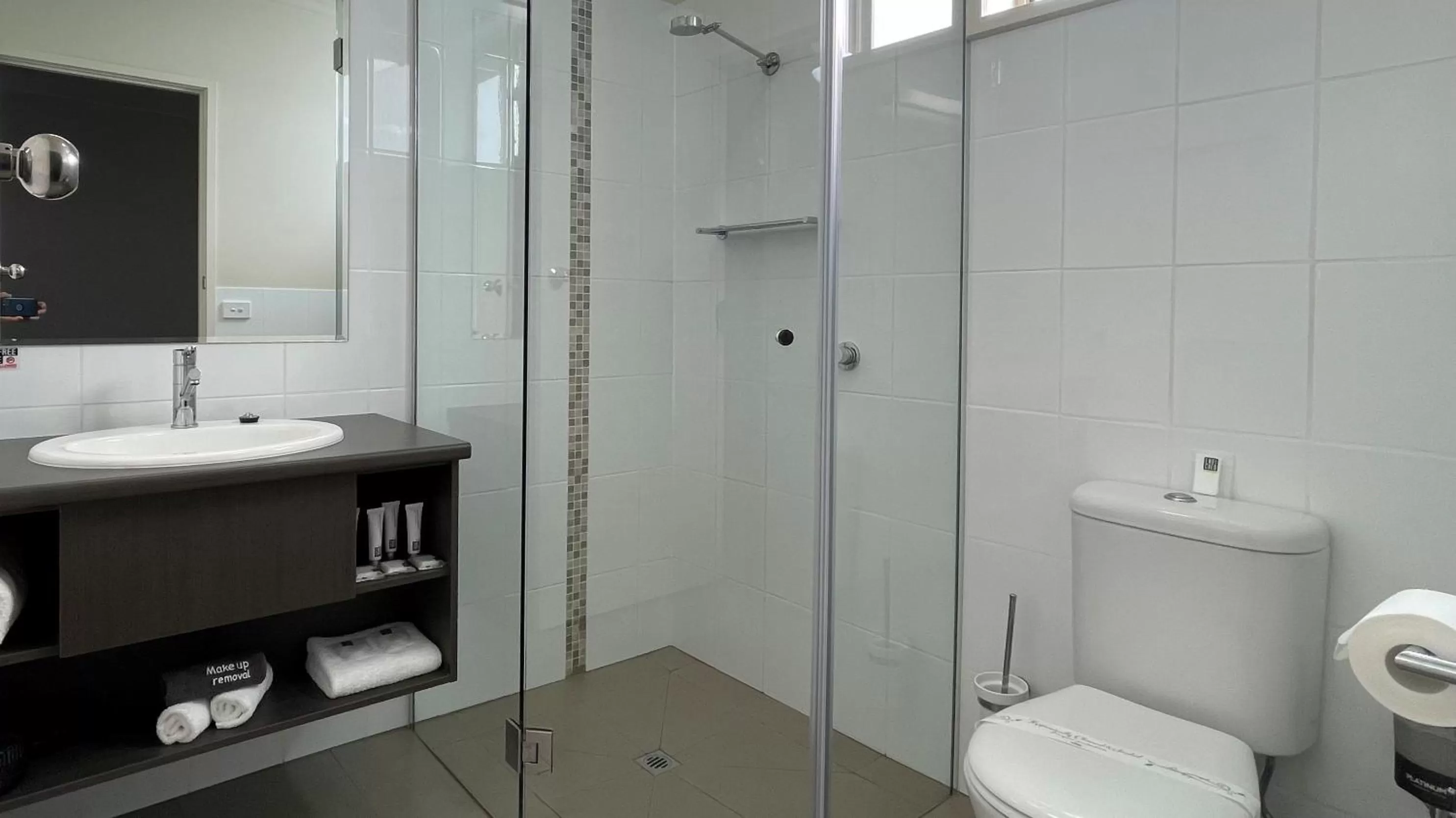 Bathroom in Loddon River Motel Kerang