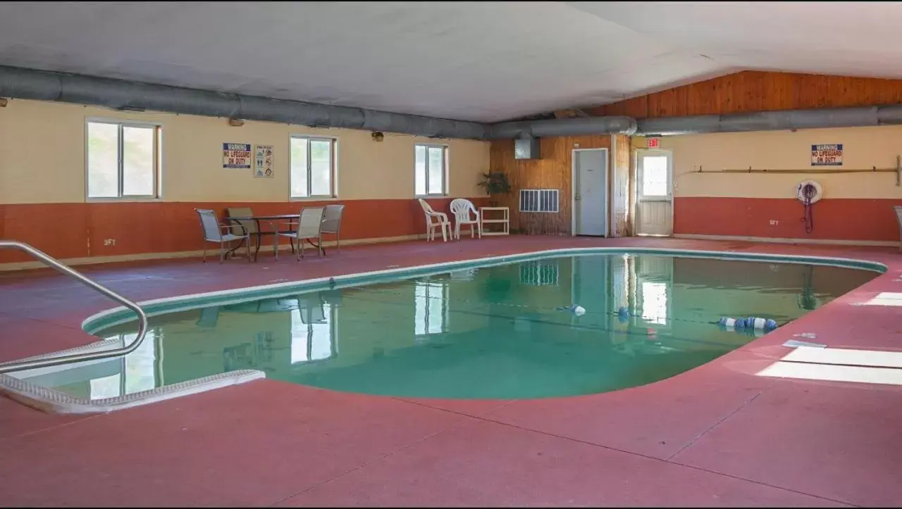 Swimming Pool in Motel 6-Hannibal, MO