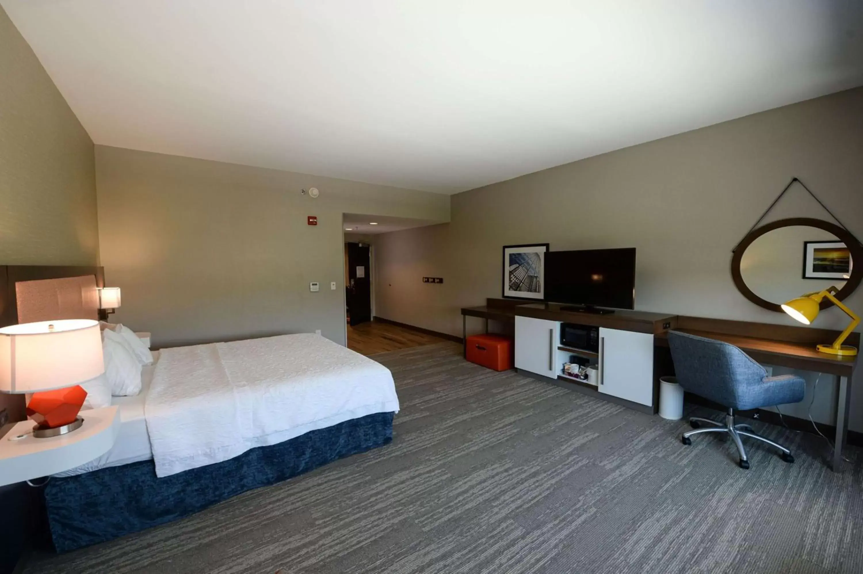 Bedroom, TV/Entertainment Center in Hampton Inn & Suites Lenoir, NC