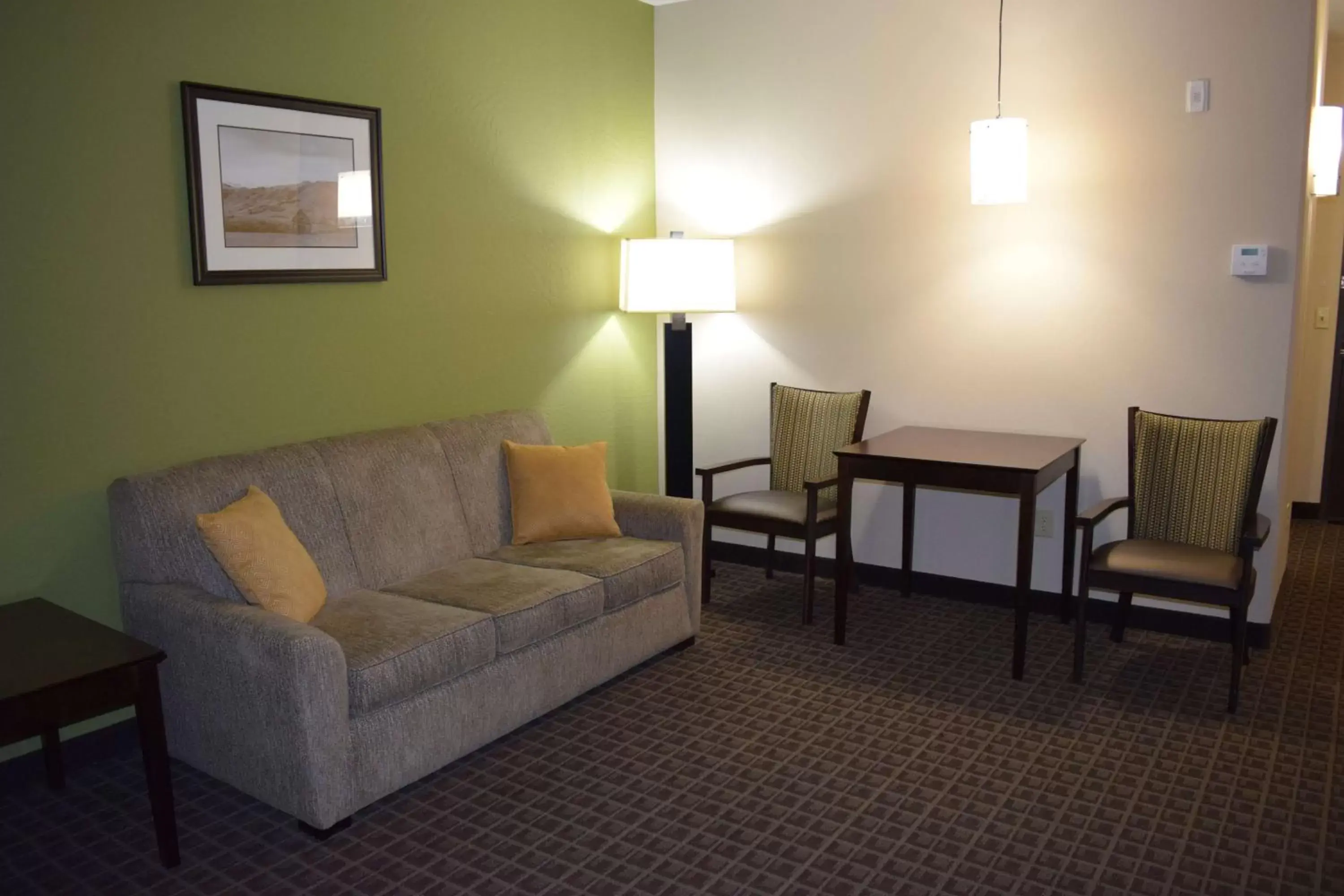 Photo of the whole room, Seating Area in Best Western Plus Havre Inn & Suites