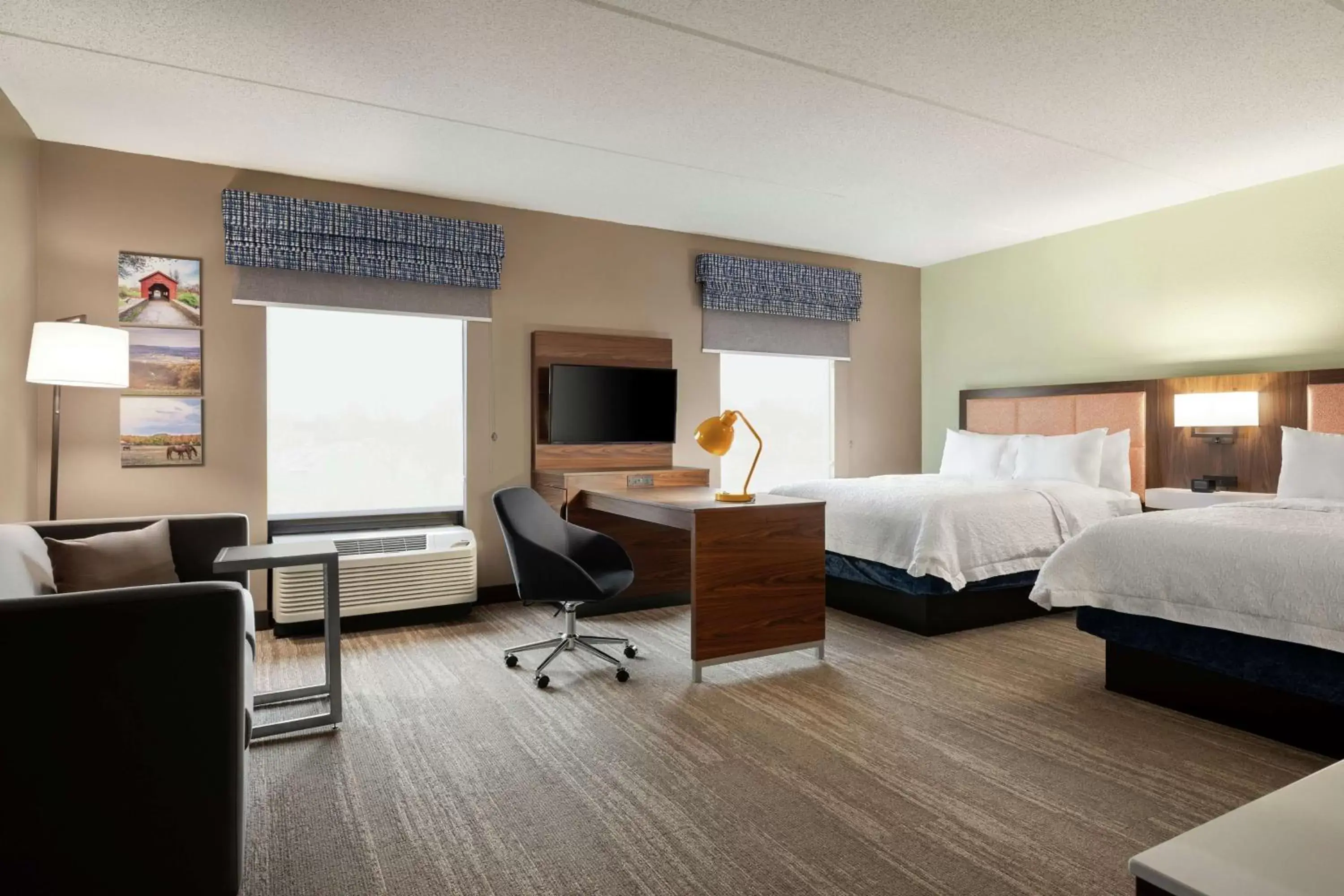 Bedroom in Hampton Inn & Suites Frederick/Fort Detrick