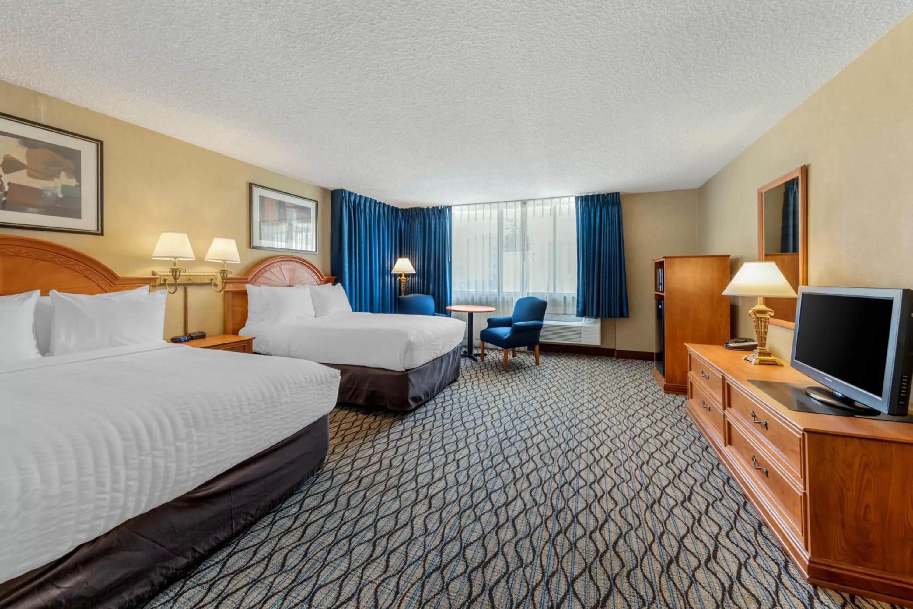 Photo of the whole room, Bed in Clarion Hotel Anaheim Resort