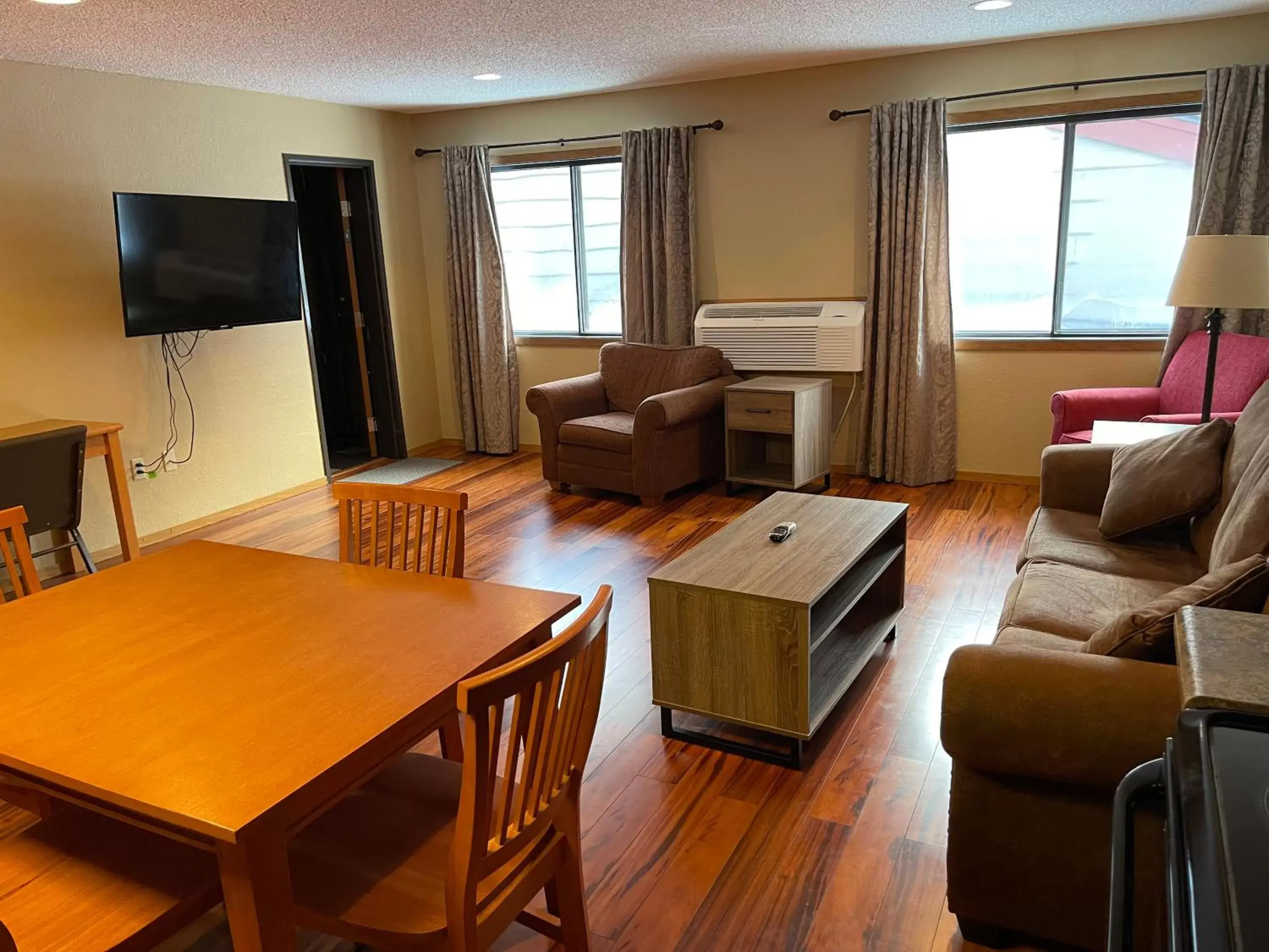 TV and multimedia, Seating Area in Walker Hotel