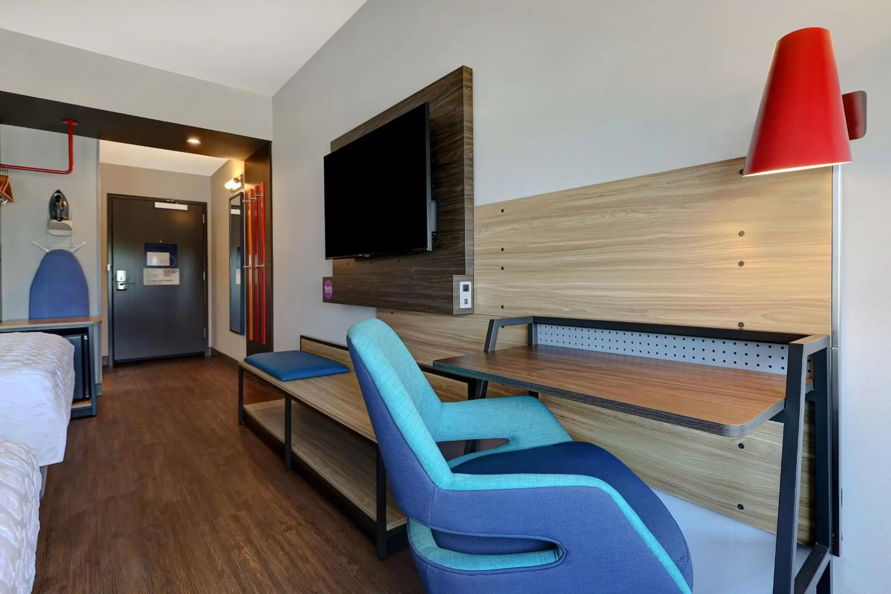 Bedroom, TV/Entertainment Center in Tru by Hilton Lithia Springs, GA