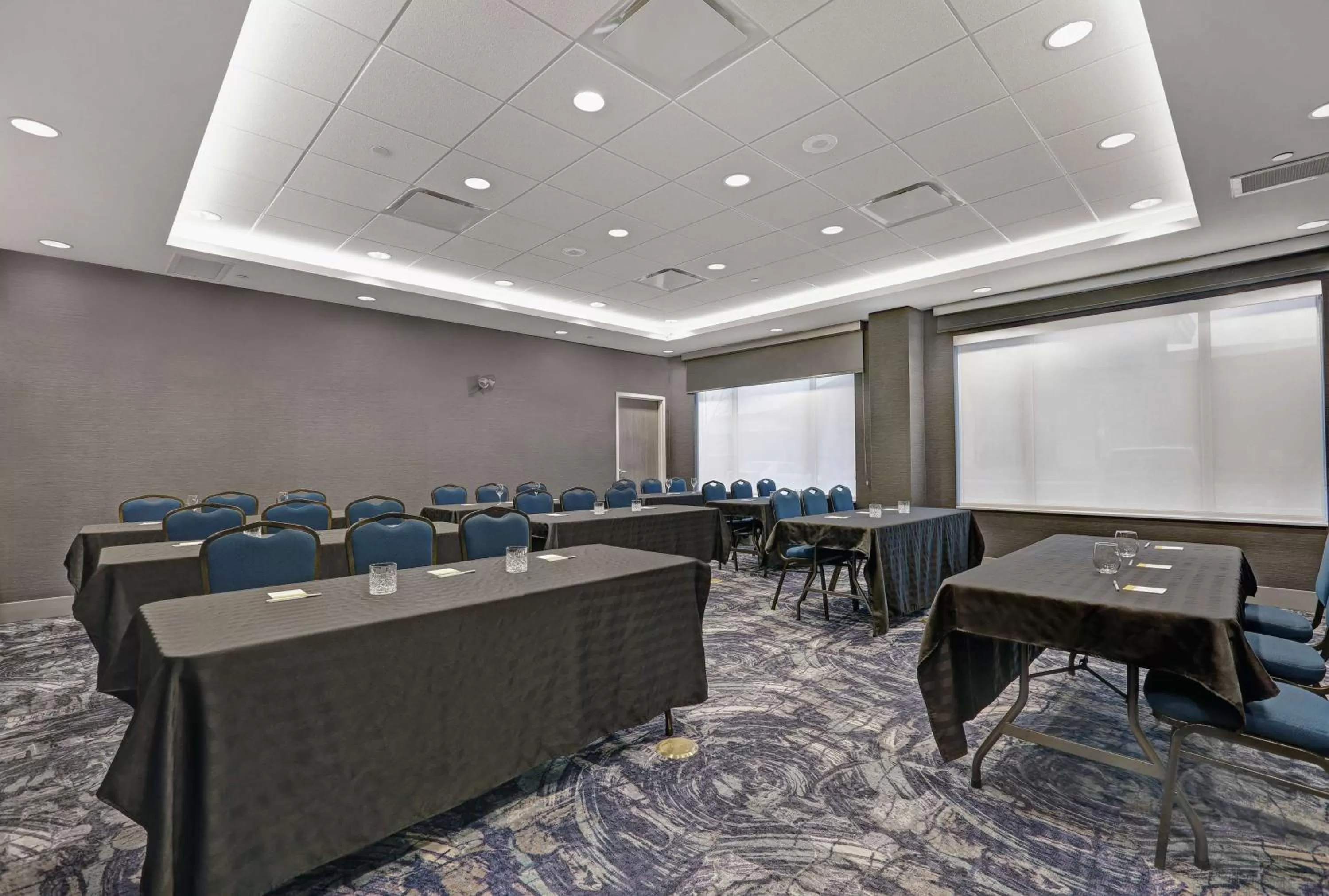 Meeting/conference room in Hampton Inn Peterborough
