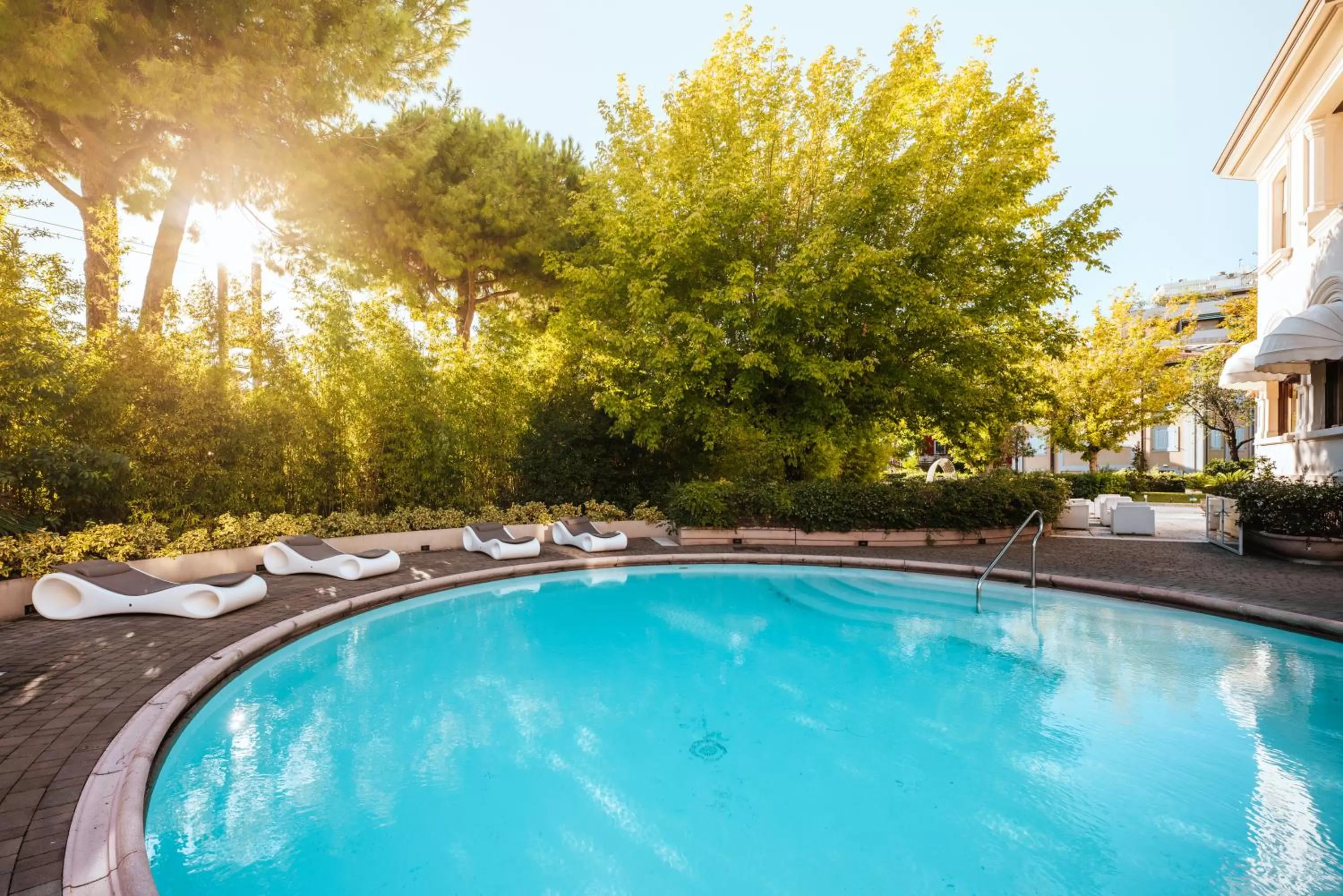 Day in Hotel De La Ville