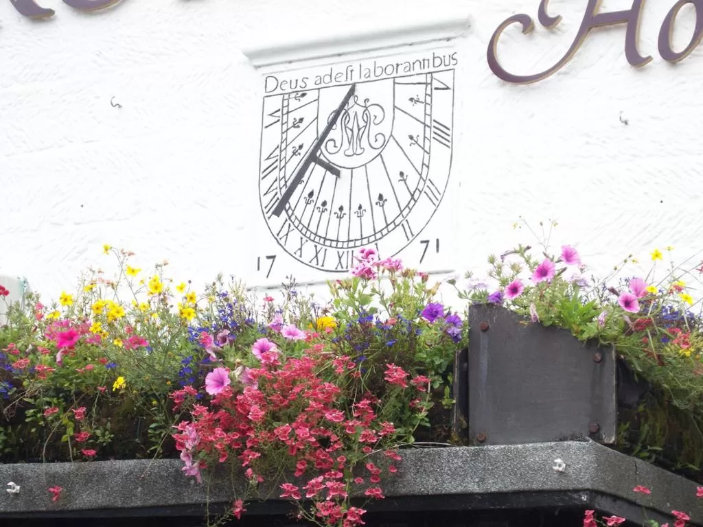 Facade/entrance in Royal Oak Hotel