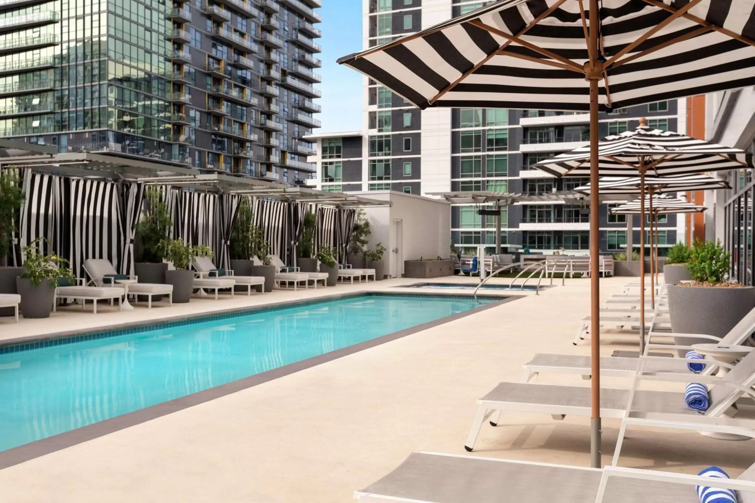 Pool view, Swimming Pool in Carte Hotel San Diego Downtown, Curio Collection By Hilton
