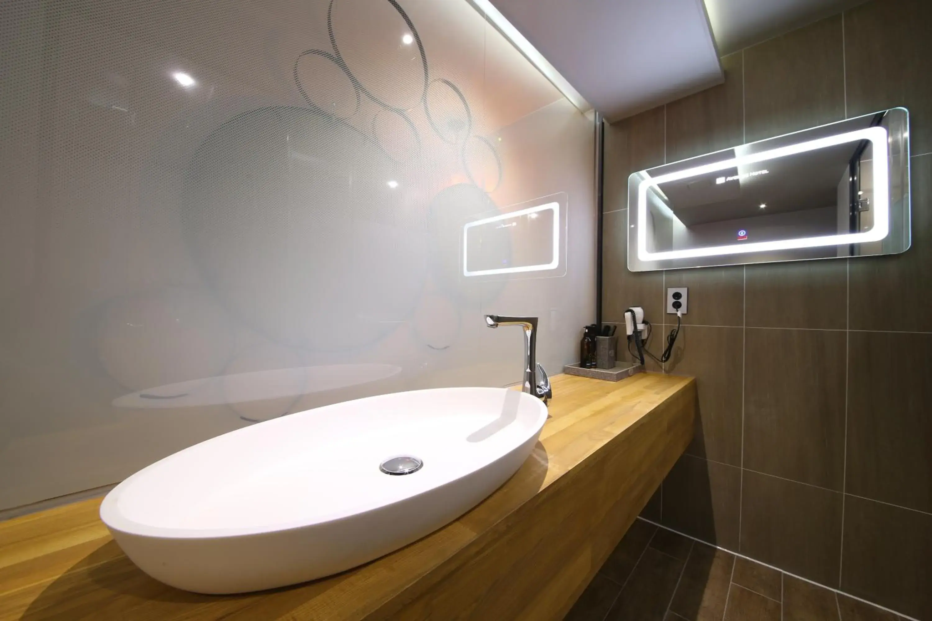 Bathroom in Avenue Hotel