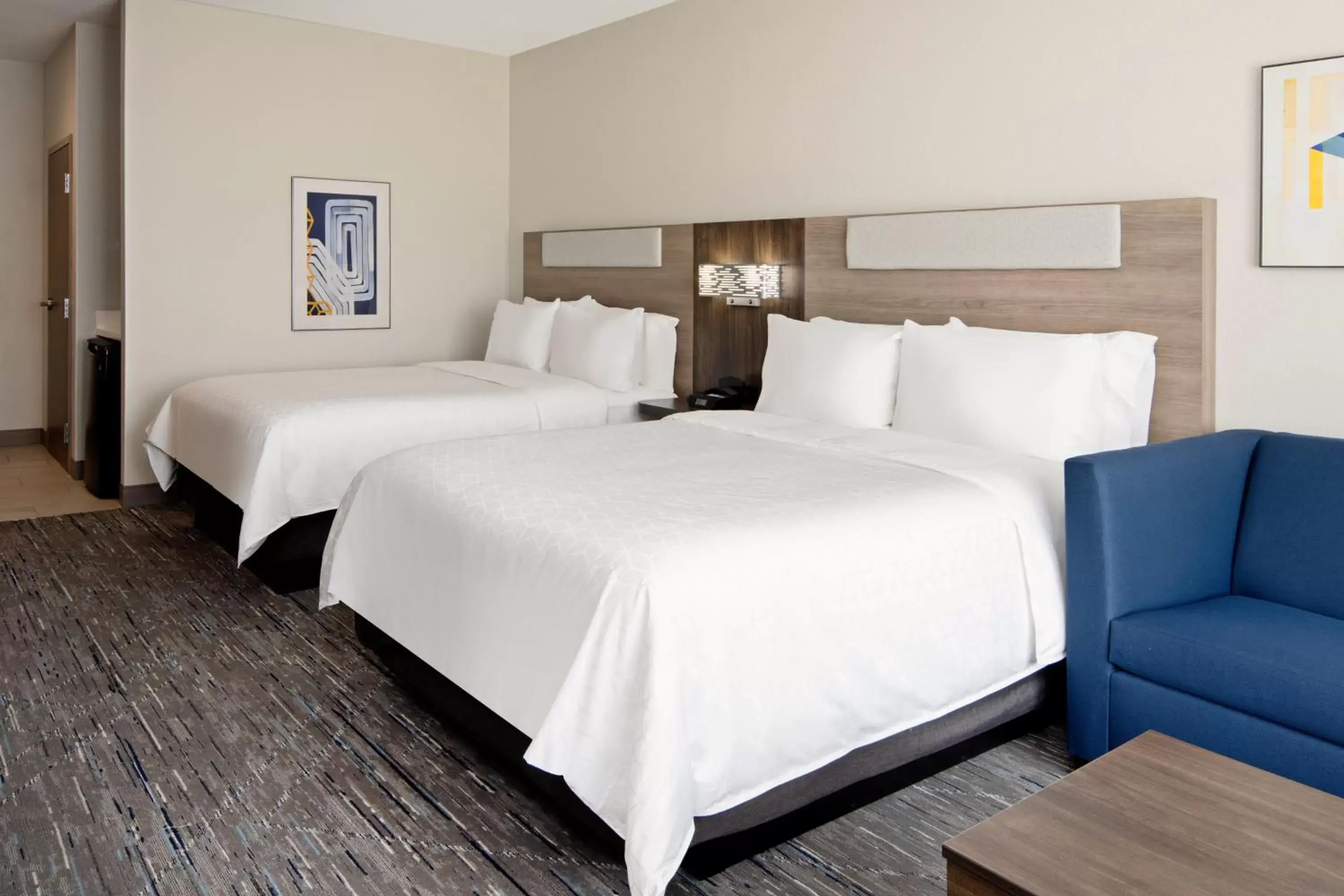 Bed in Holiday Inn Express & Suites Palm Desert - Millennium, an IHG Hotel