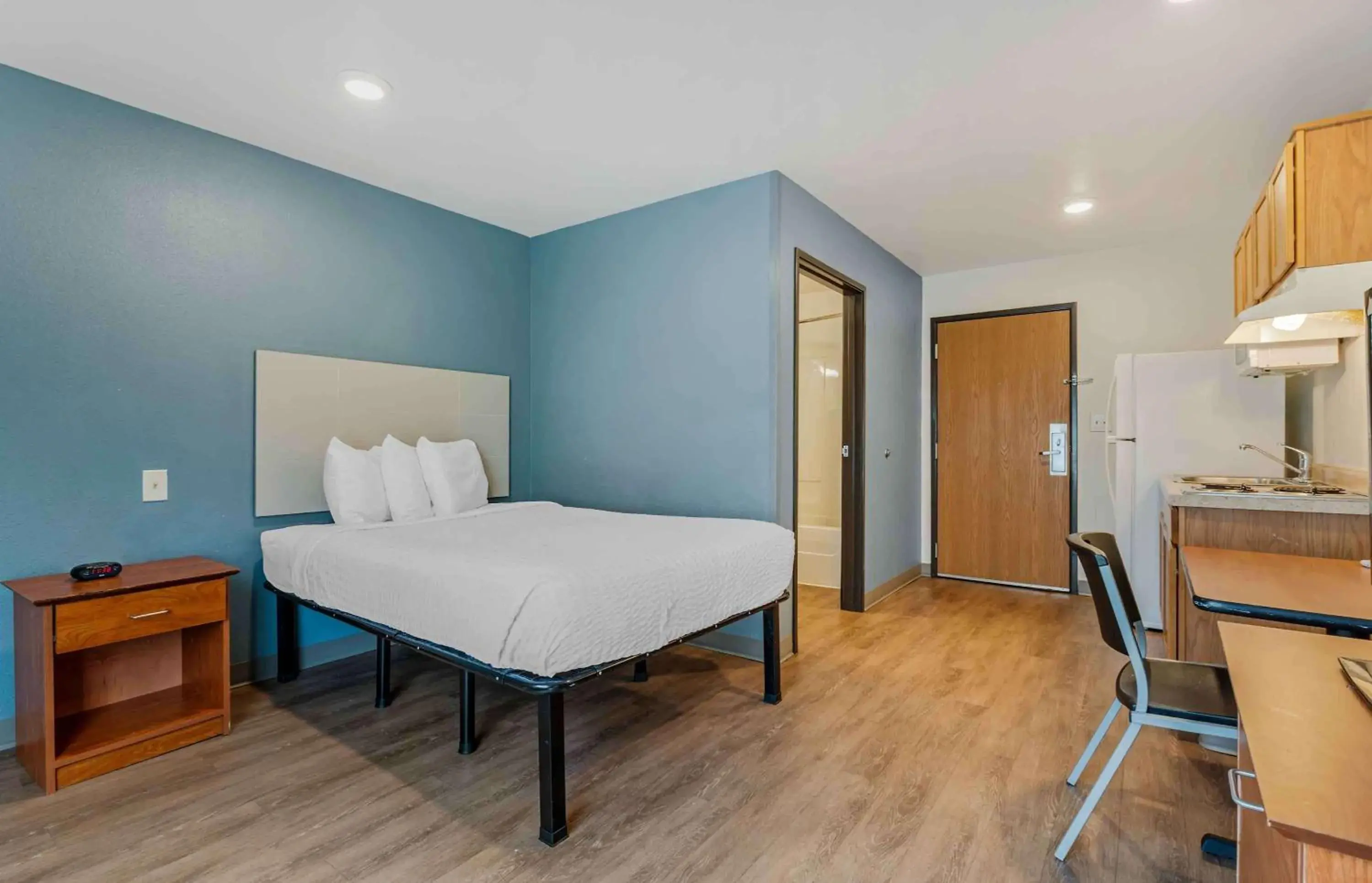 Bedroom, Bed in Extended Stay America Select Suites - Indianapolis - Lawrence