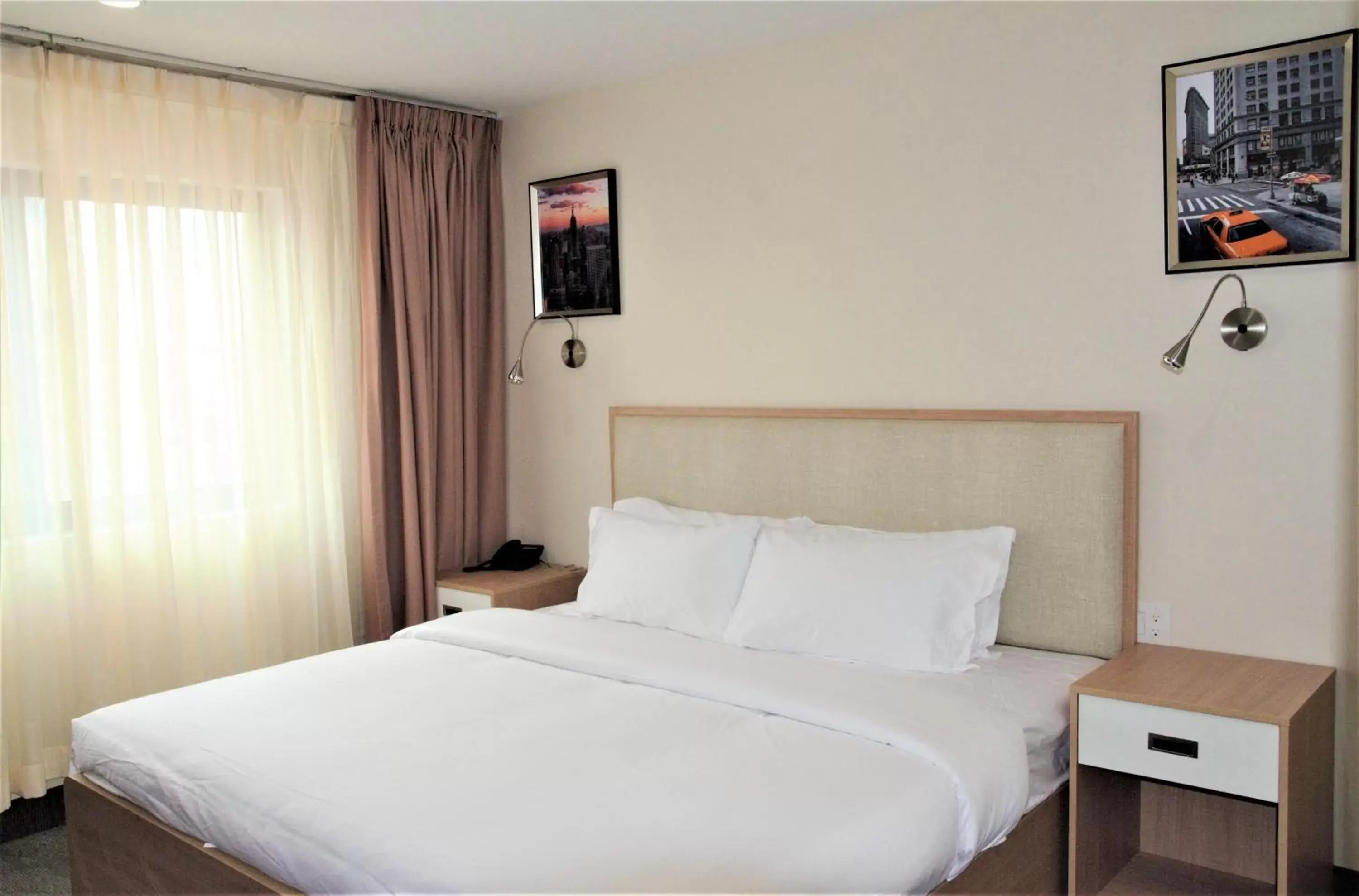 Bed in LIC Plaza Hotel Bed in LIC Plaza Hotel