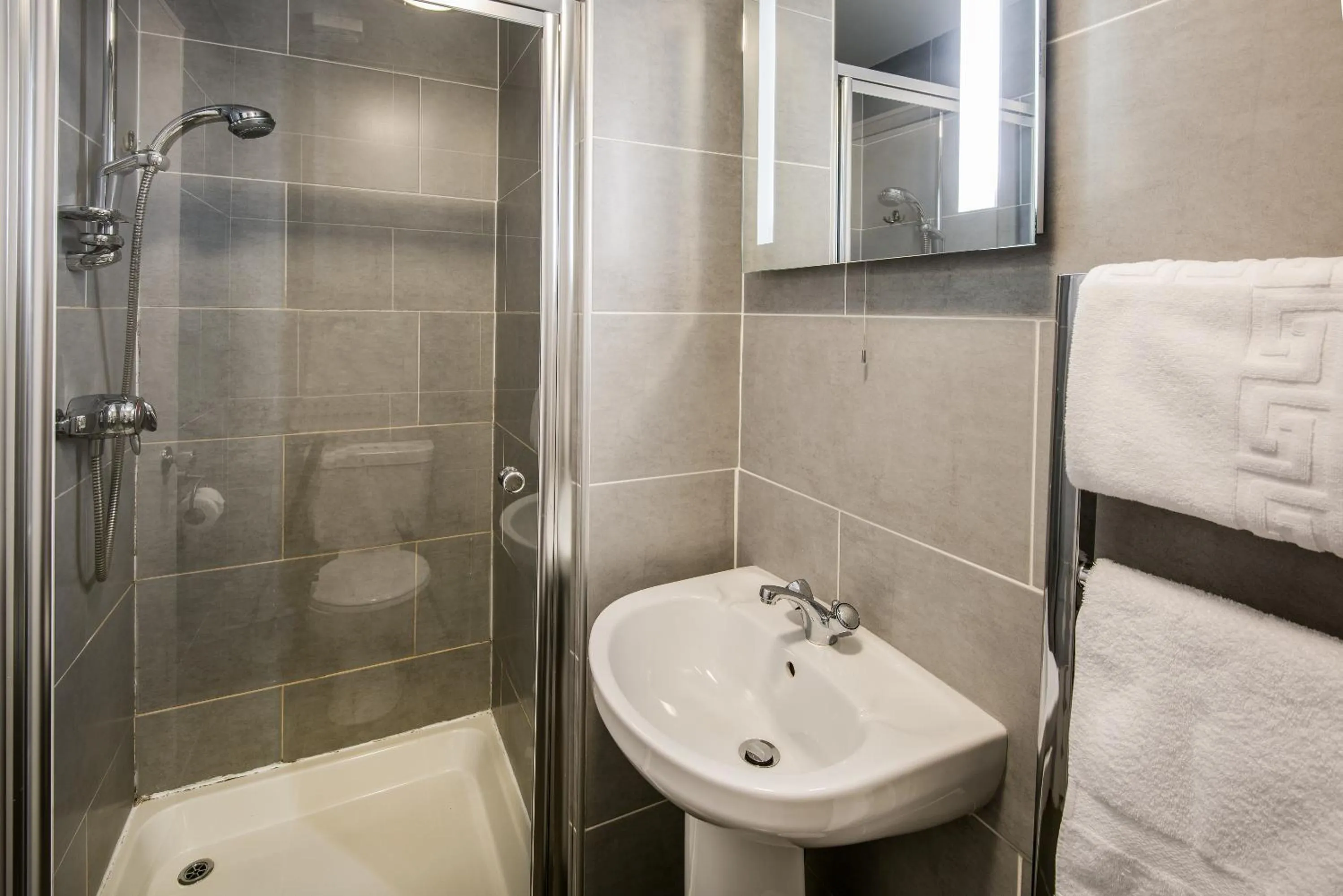 Bathroom in Queenshead Hotel Kelso