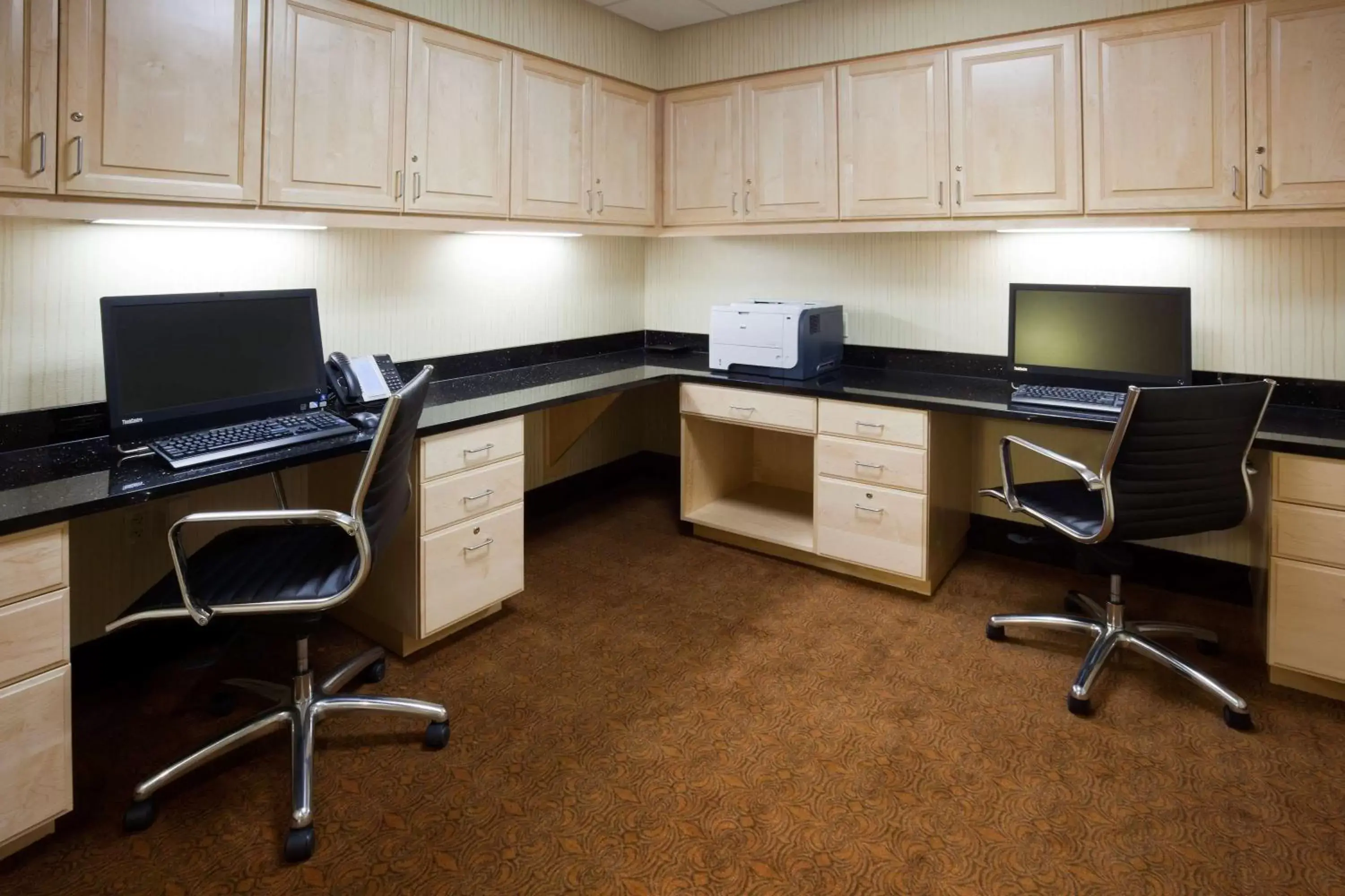 Business facilities, Business Area/Conference Room in Hampton Inn & Suites Minot